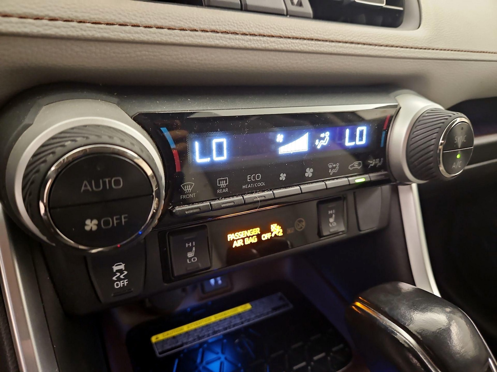 2019 Toyota RAV4 Limited - Photo 18
