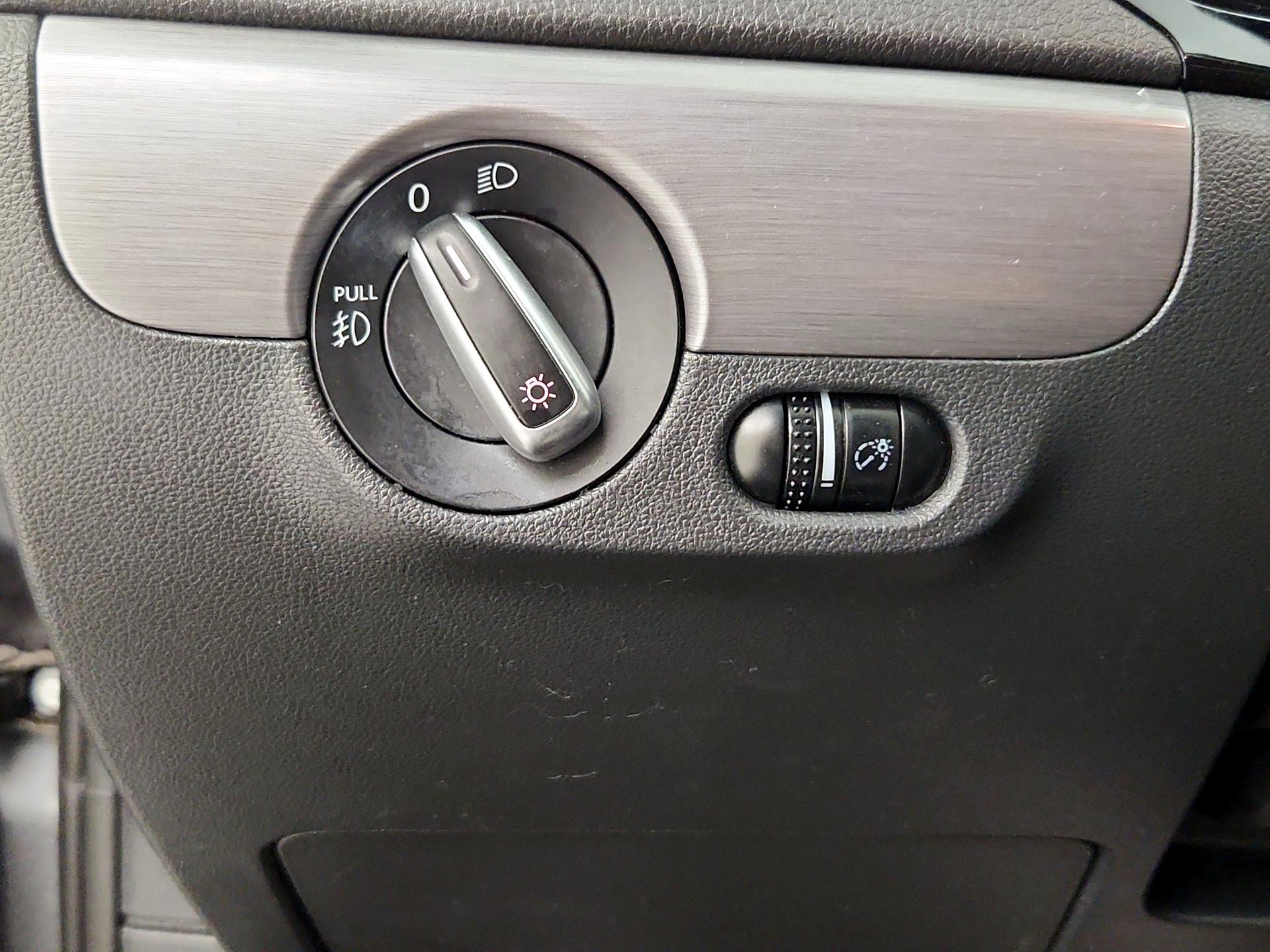 Thumbnail: 2016 Volkswagen Jetta - 13