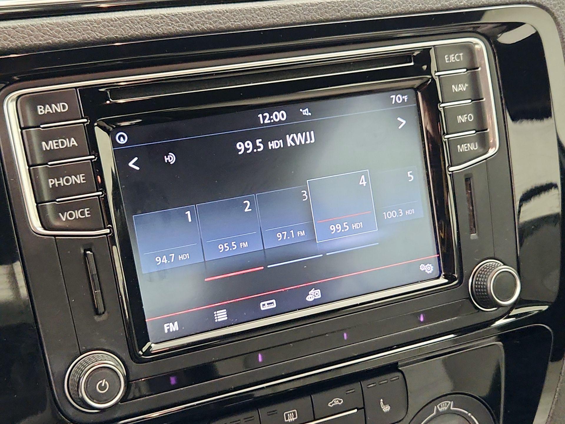 Thumbnail: 2016 Volkswagen Jetta - 16