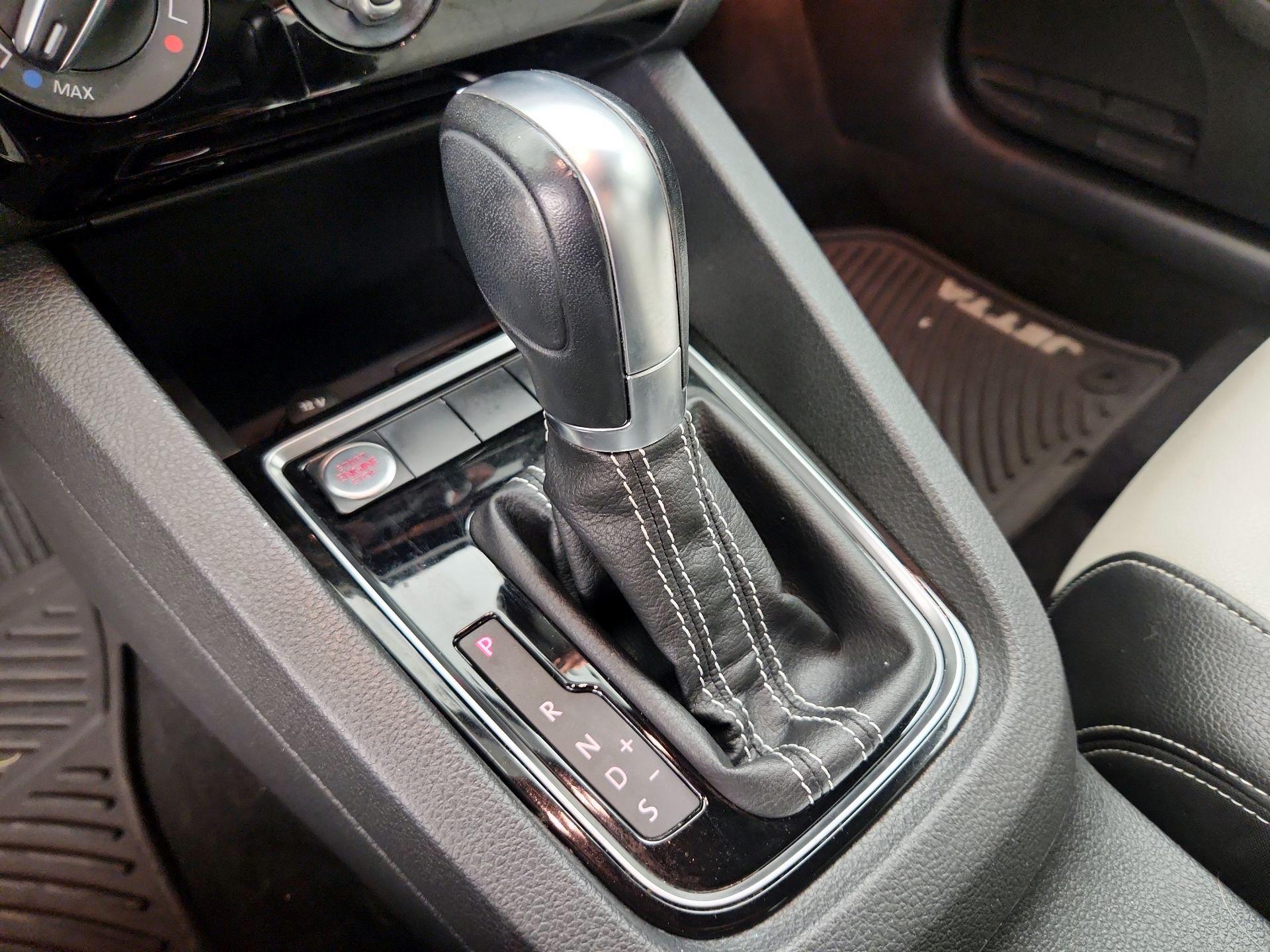 Thumbnail: 2016 Volkswagen Jetta - 18