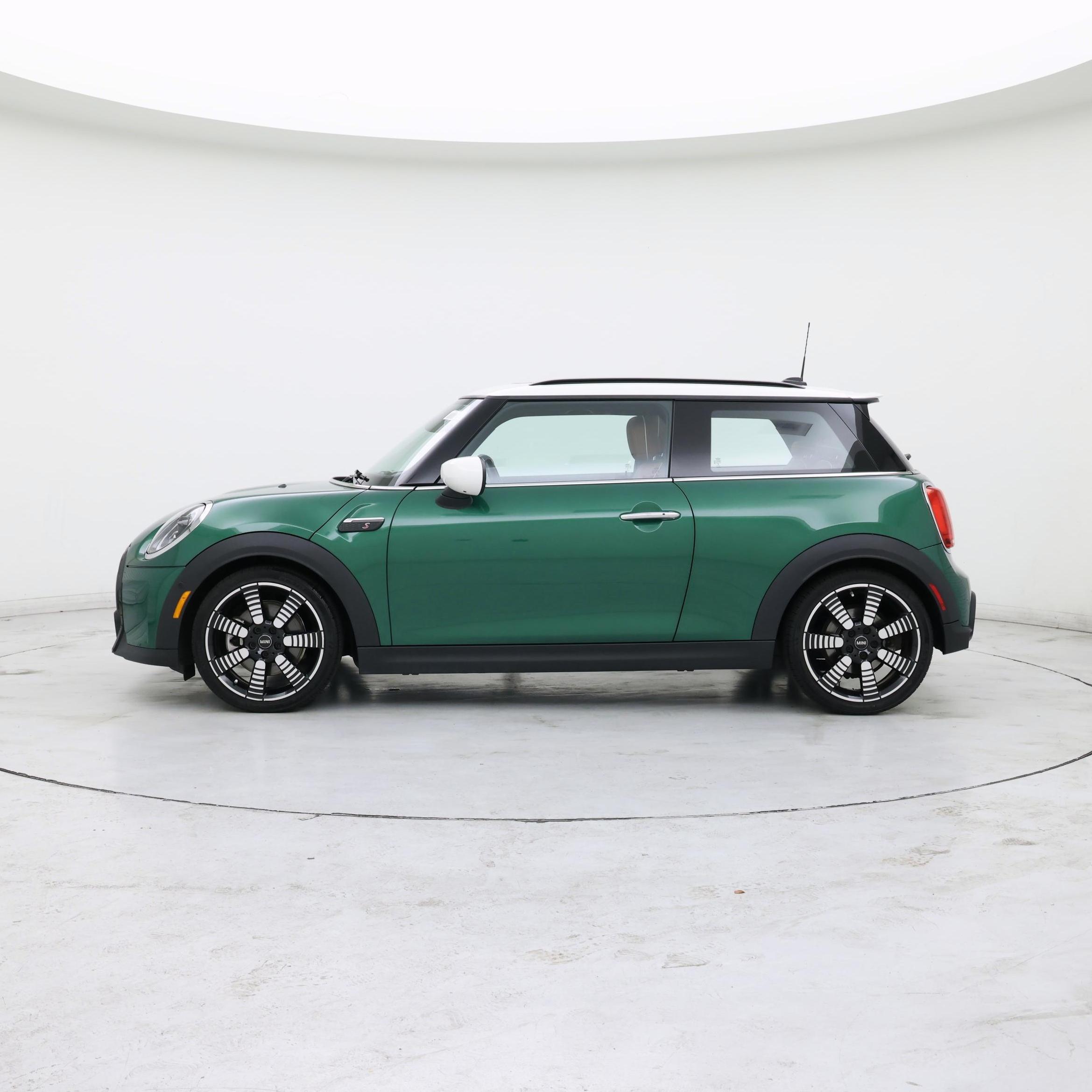 Thumbnail: 2022 MINI Cooper Hardtop - 3