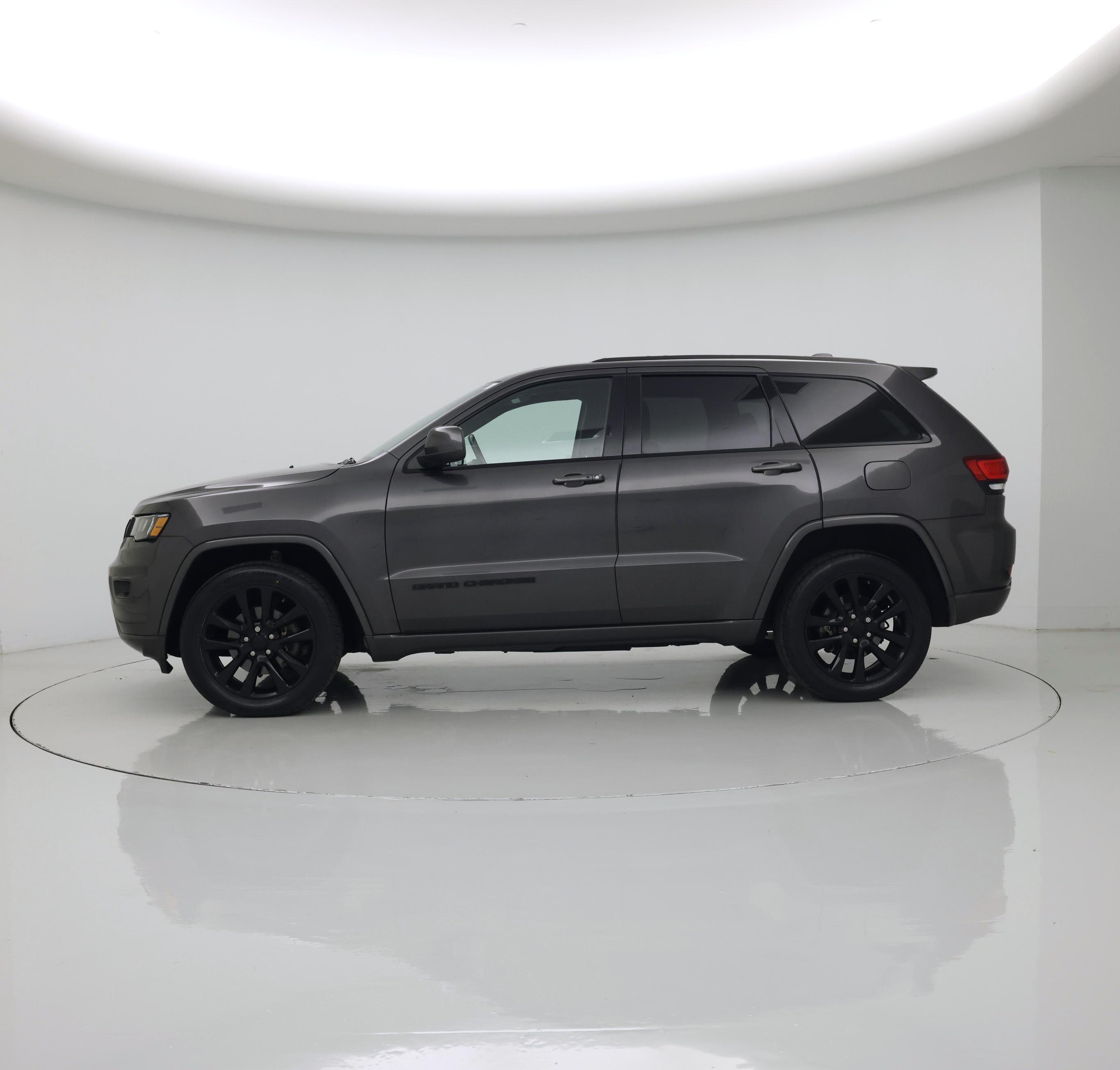 Thumbnail: 2018 Jeep Grand Cherokee - 3