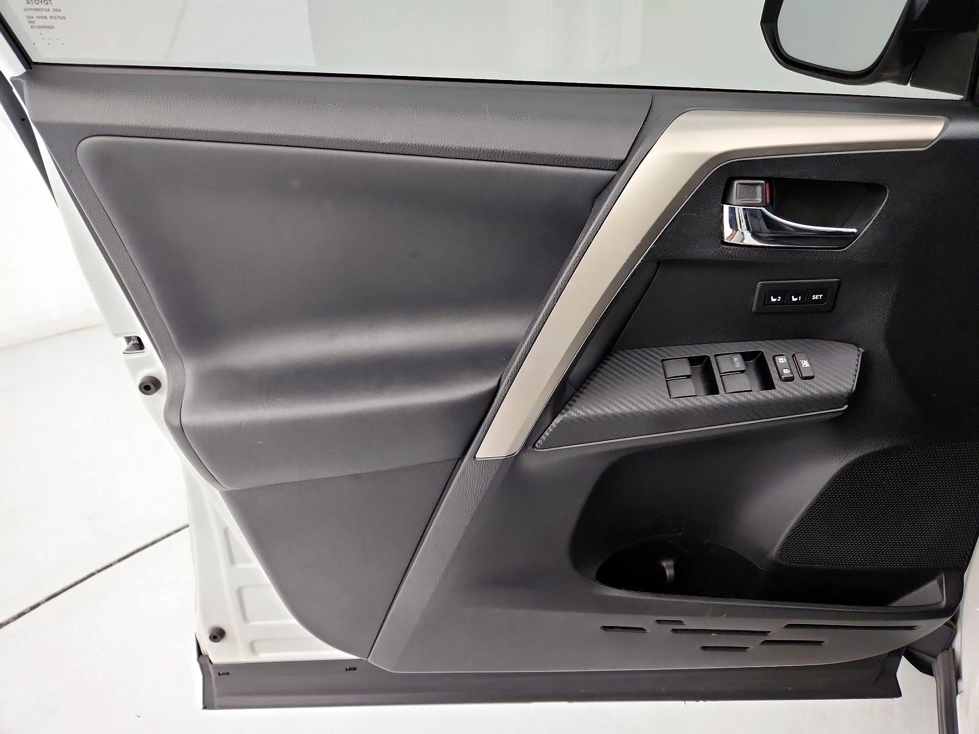 Thumbnail: 2014 Toyota RAV4 - 12