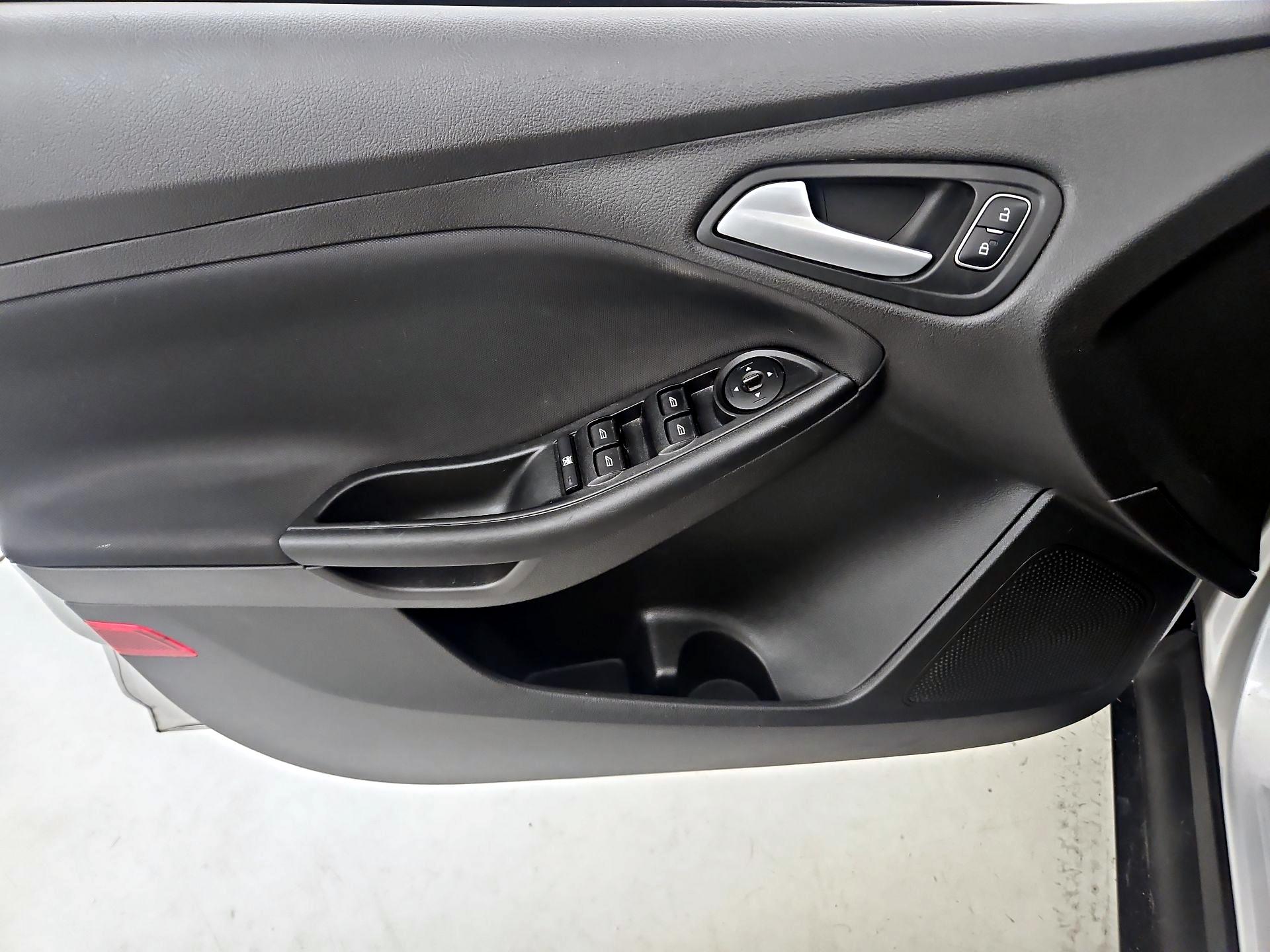 Thumbnail: 2017 Ford Focus - 12