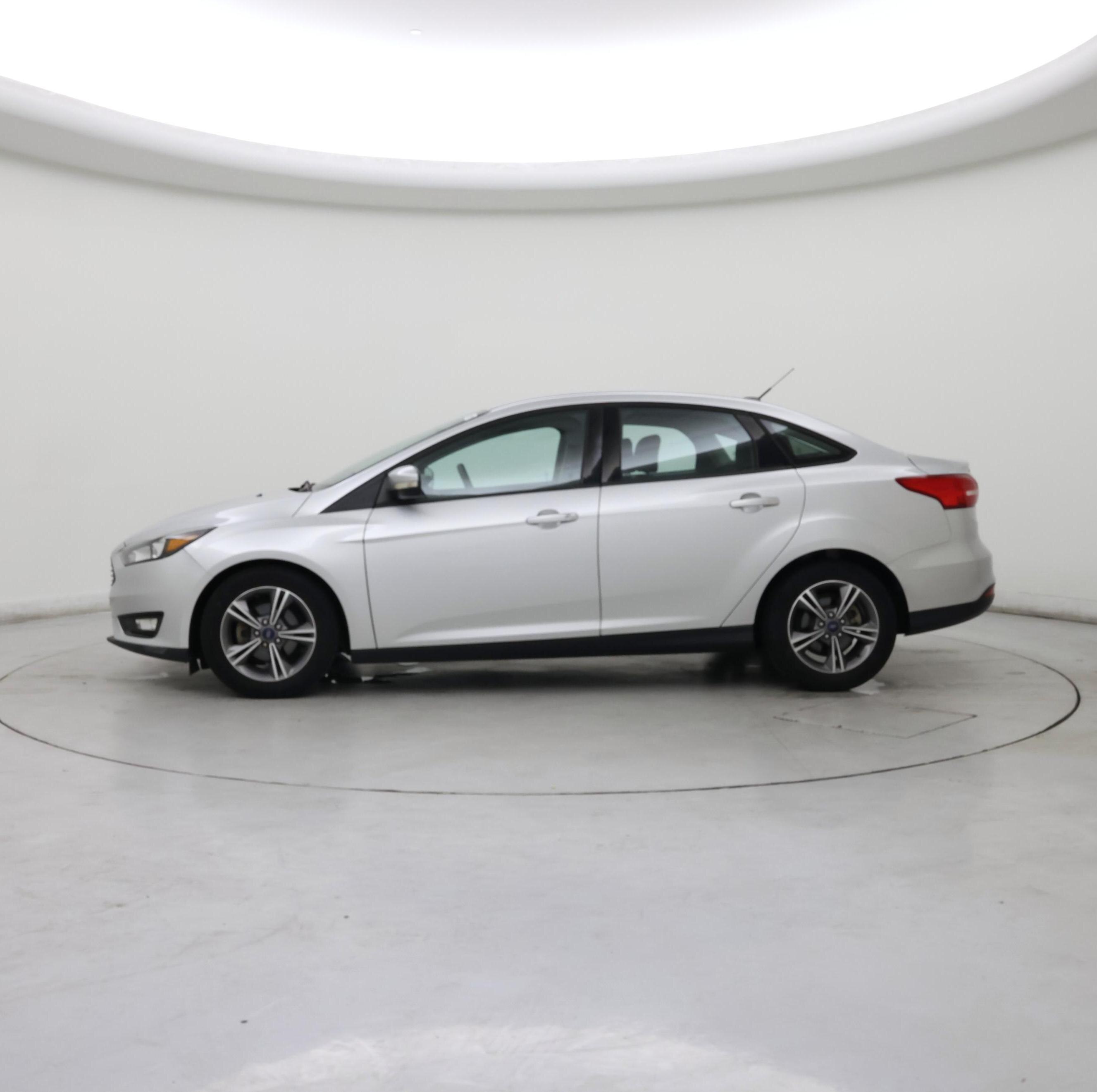 Thumbnail: 2017 Ford Focus - 3