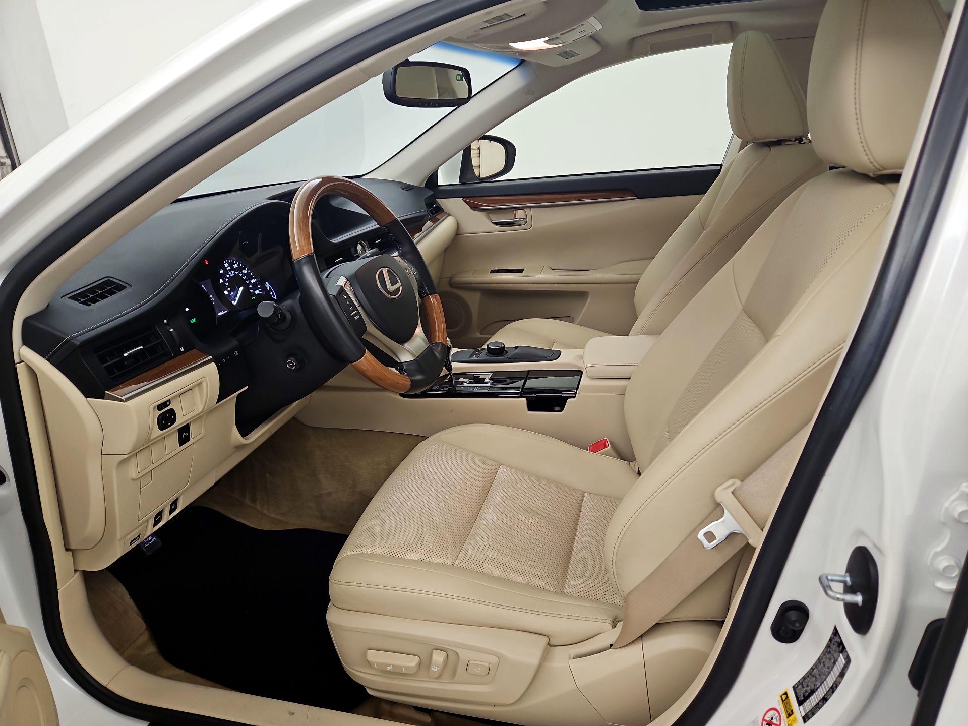 Thumbnail: 2014 Lexus ES - 11