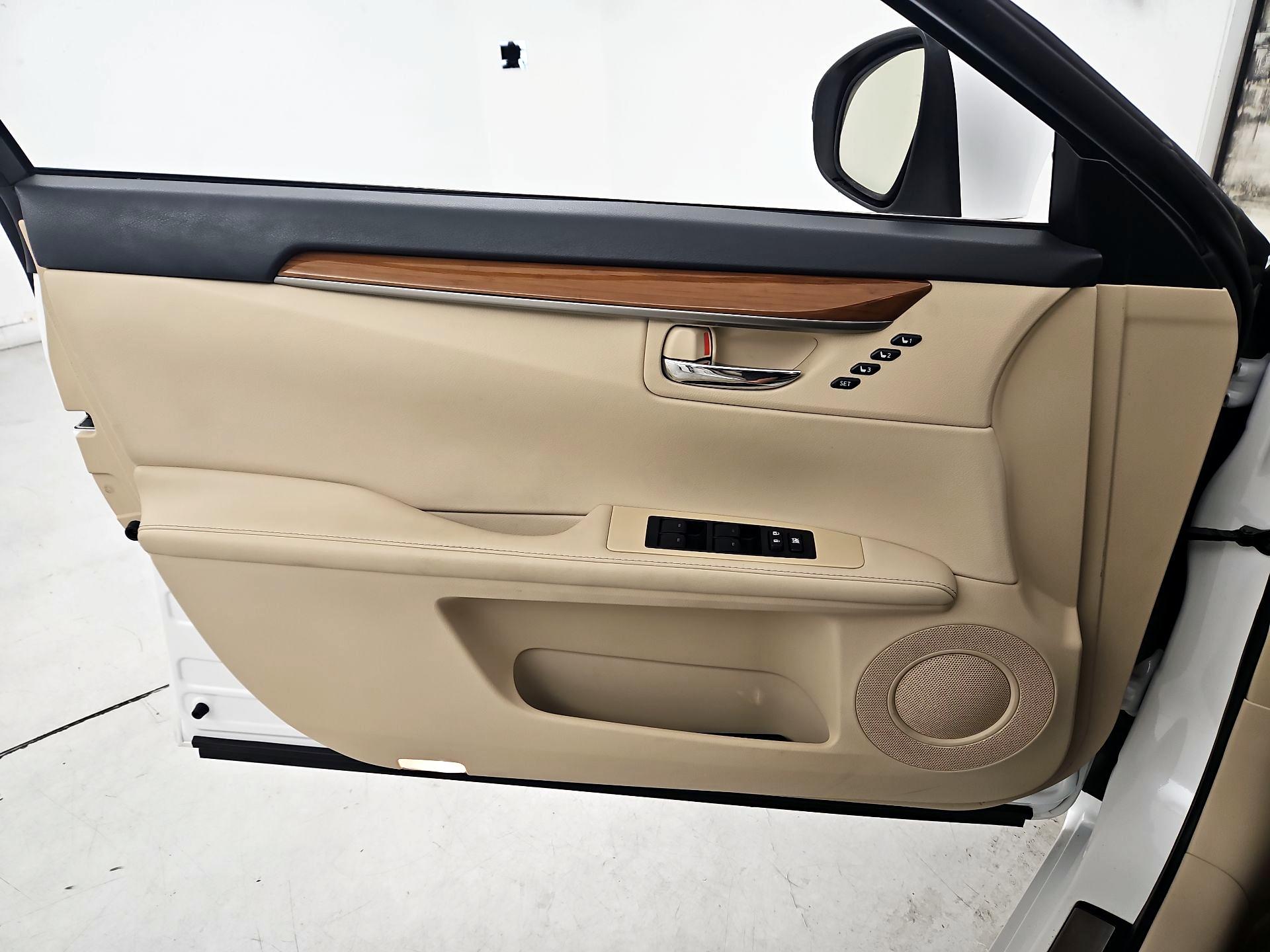 Thumbnail: 2014 Lexus ES - 12