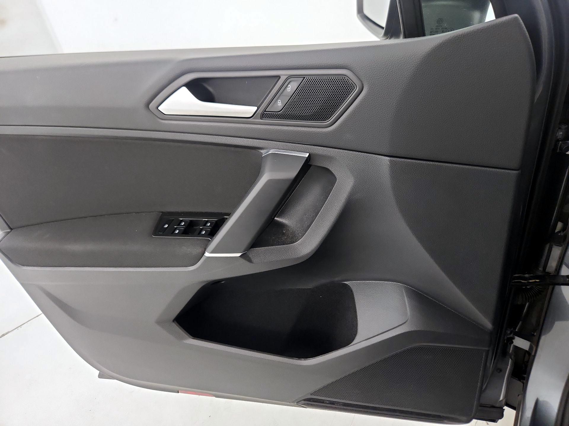 Thumbnail: 2020 Volkswagen Tiguan - 13