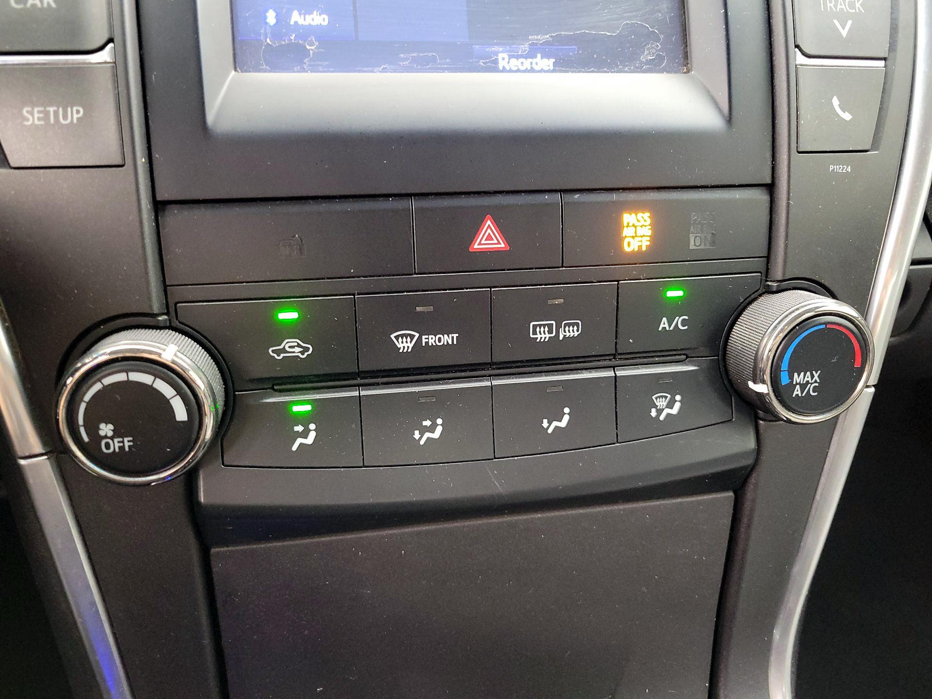 Thumbnail: 2016 Toyota Camry - 16