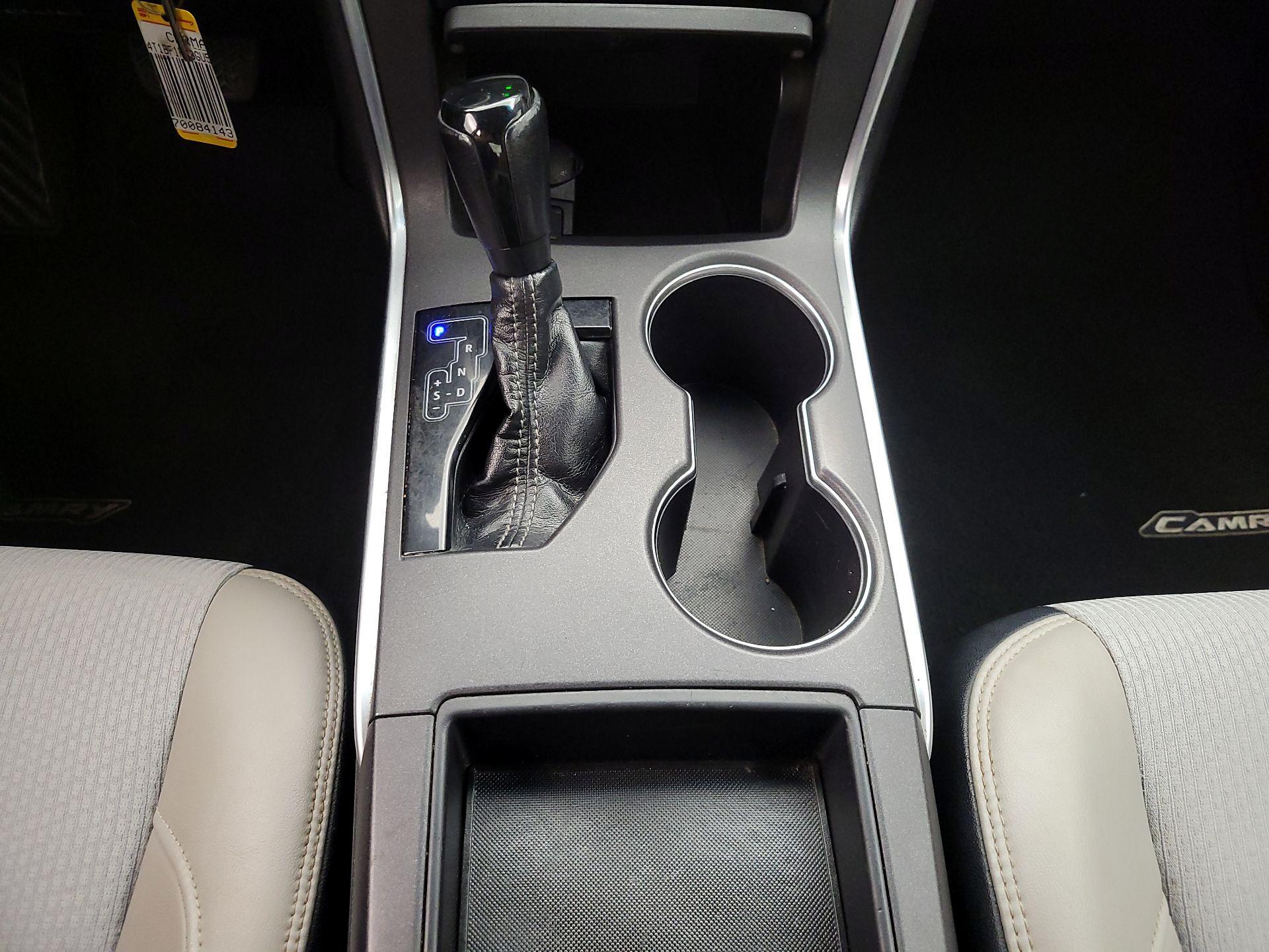 Thumbnail: 2016 Toyota Camry - 17