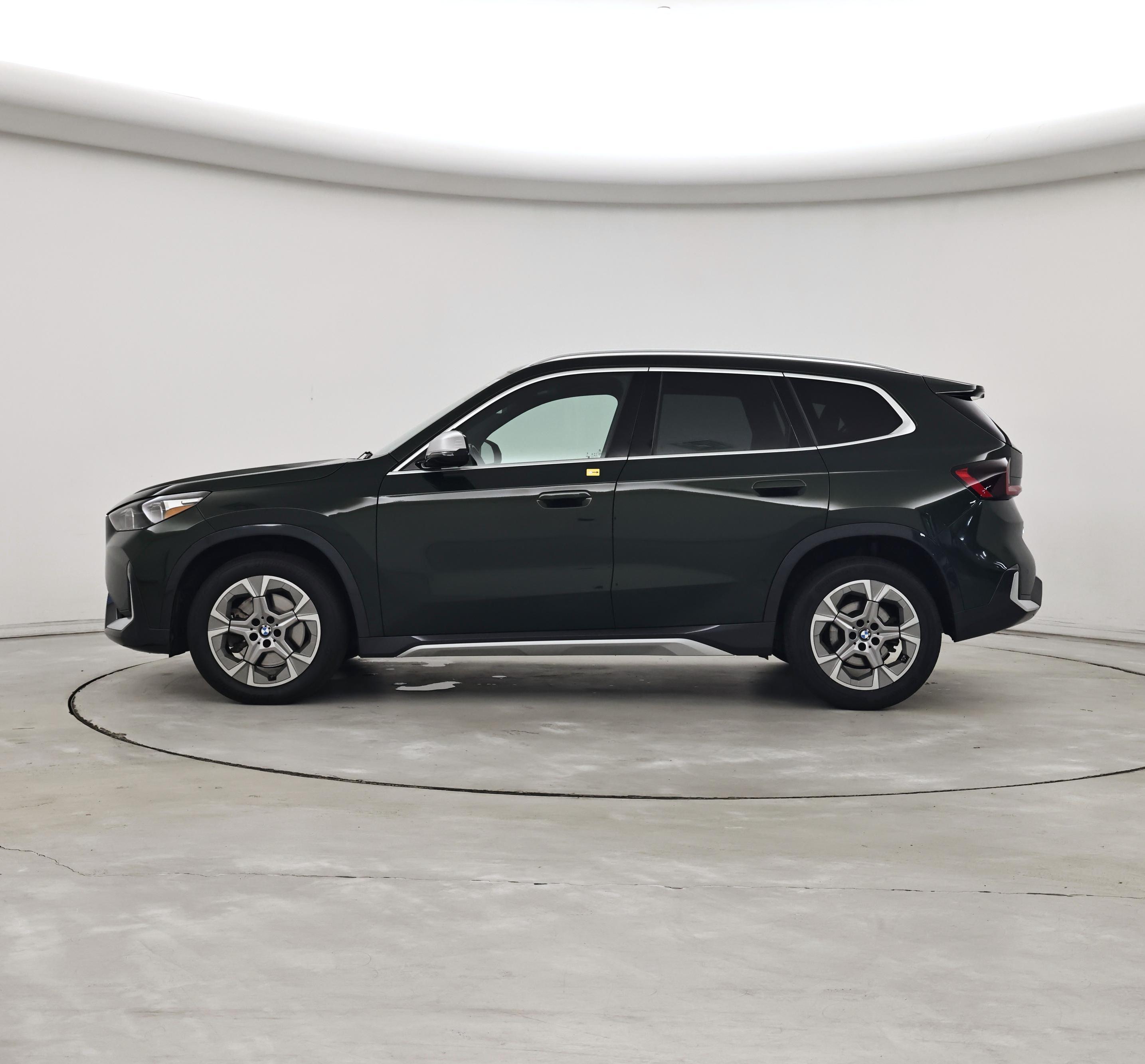 Thumbnail: 2023 BMW X1 - 3