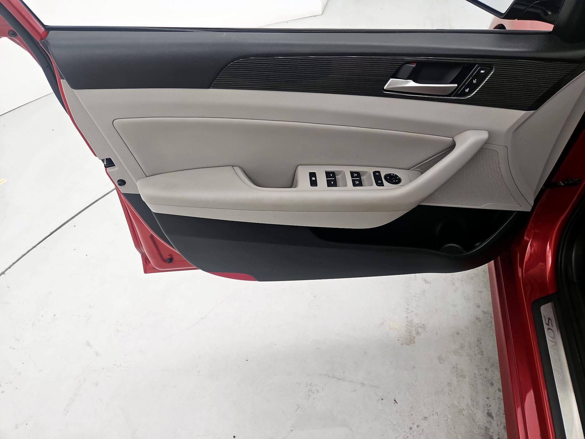 Thumbnail: 2019 Hyundai Sonata - 12