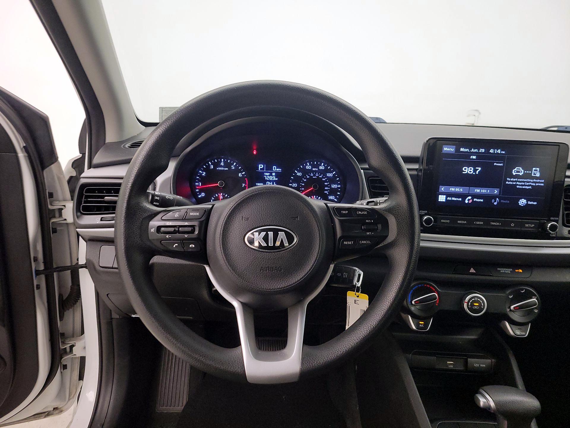 Thumbnail: 2021 Kia Rio - 10