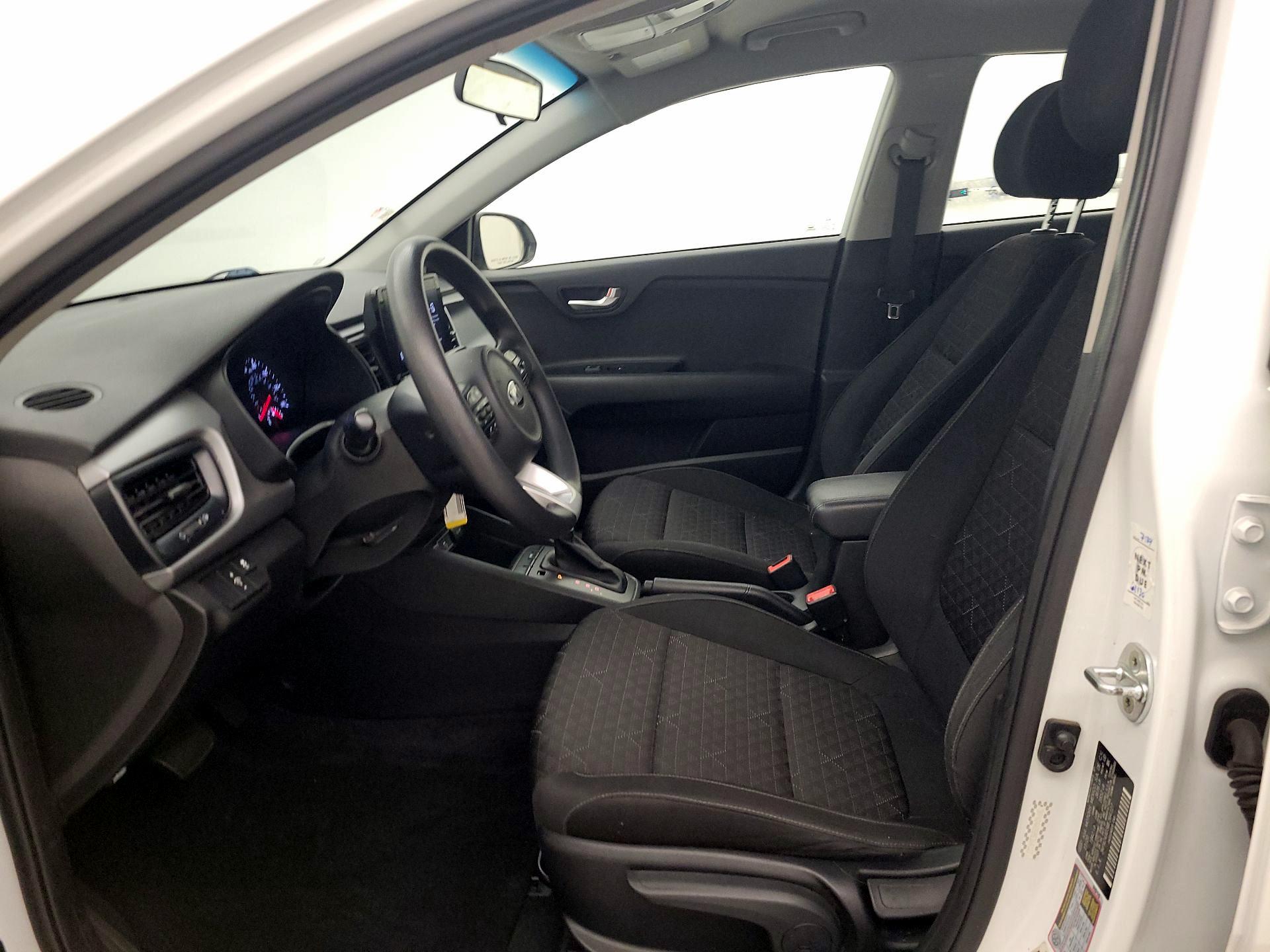 Thumbnail: 2021 Kia Rio - 11