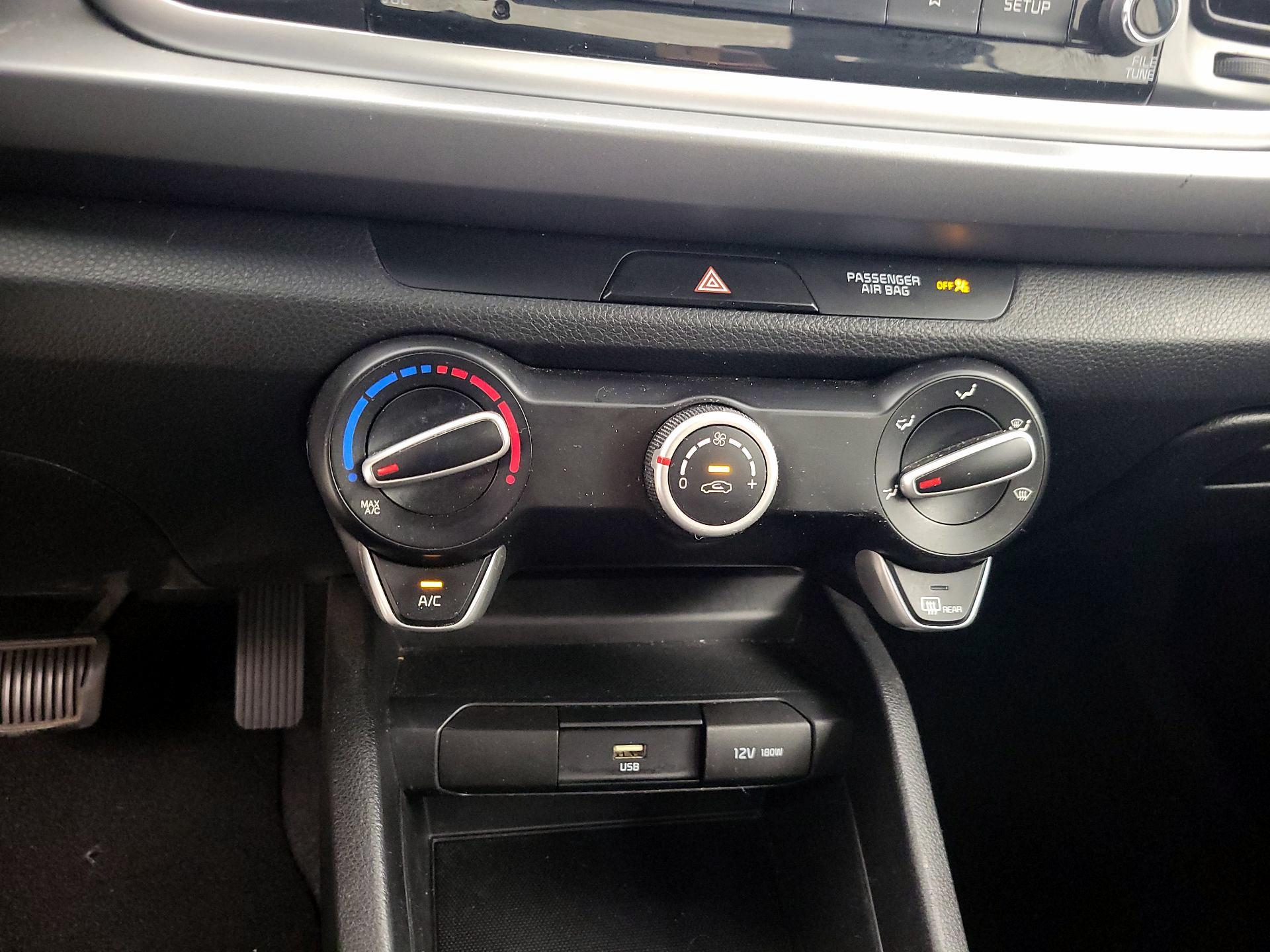 Thumbnail: 2021 Kia Rio - 16
