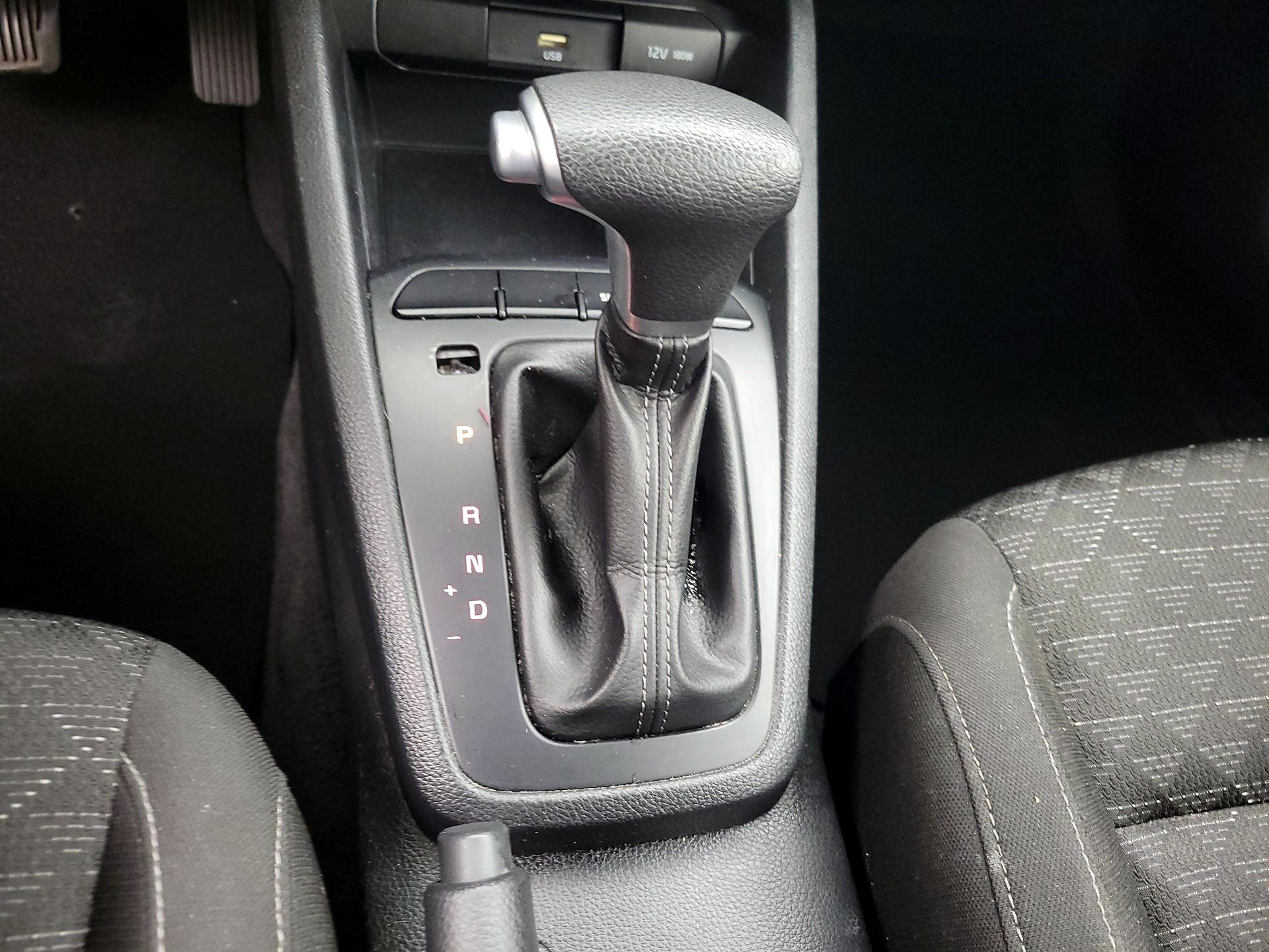 Thumbnail: 2021 Kia Rio - 17
