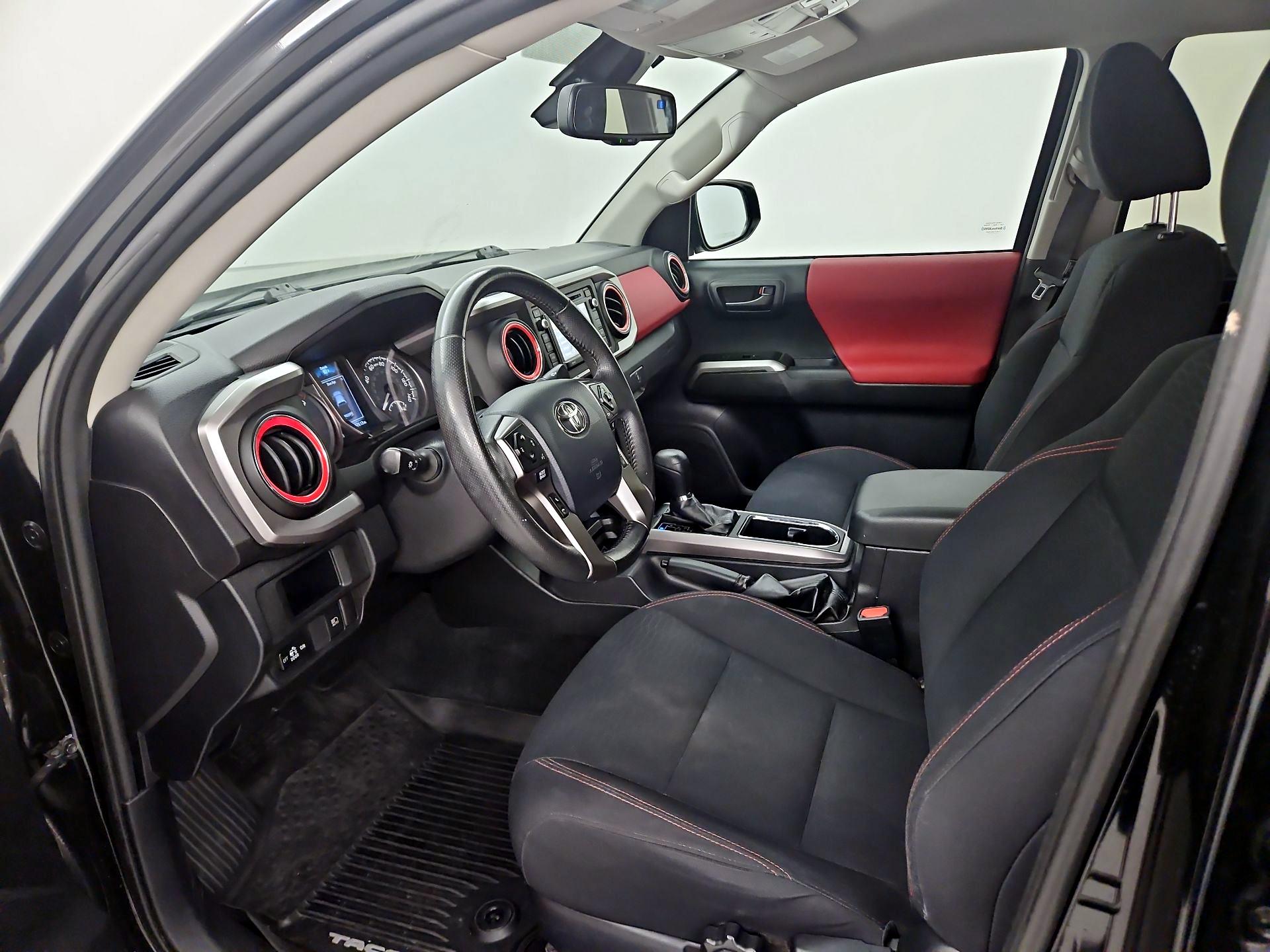 Thumbnail: 2018 Toyota Tacoma - 11
