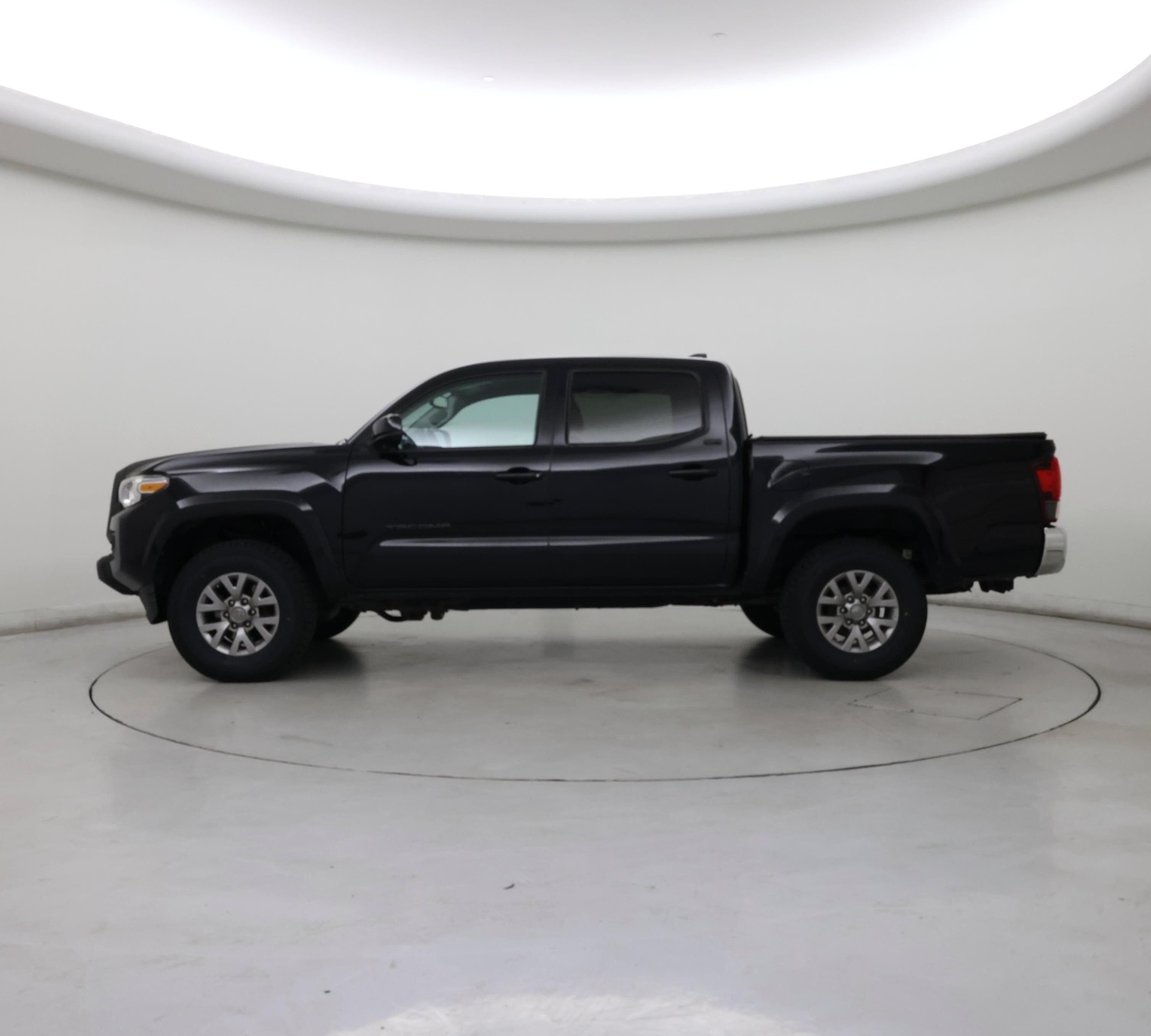 Thumbnail: 2018 Toyota Tacoma - 3