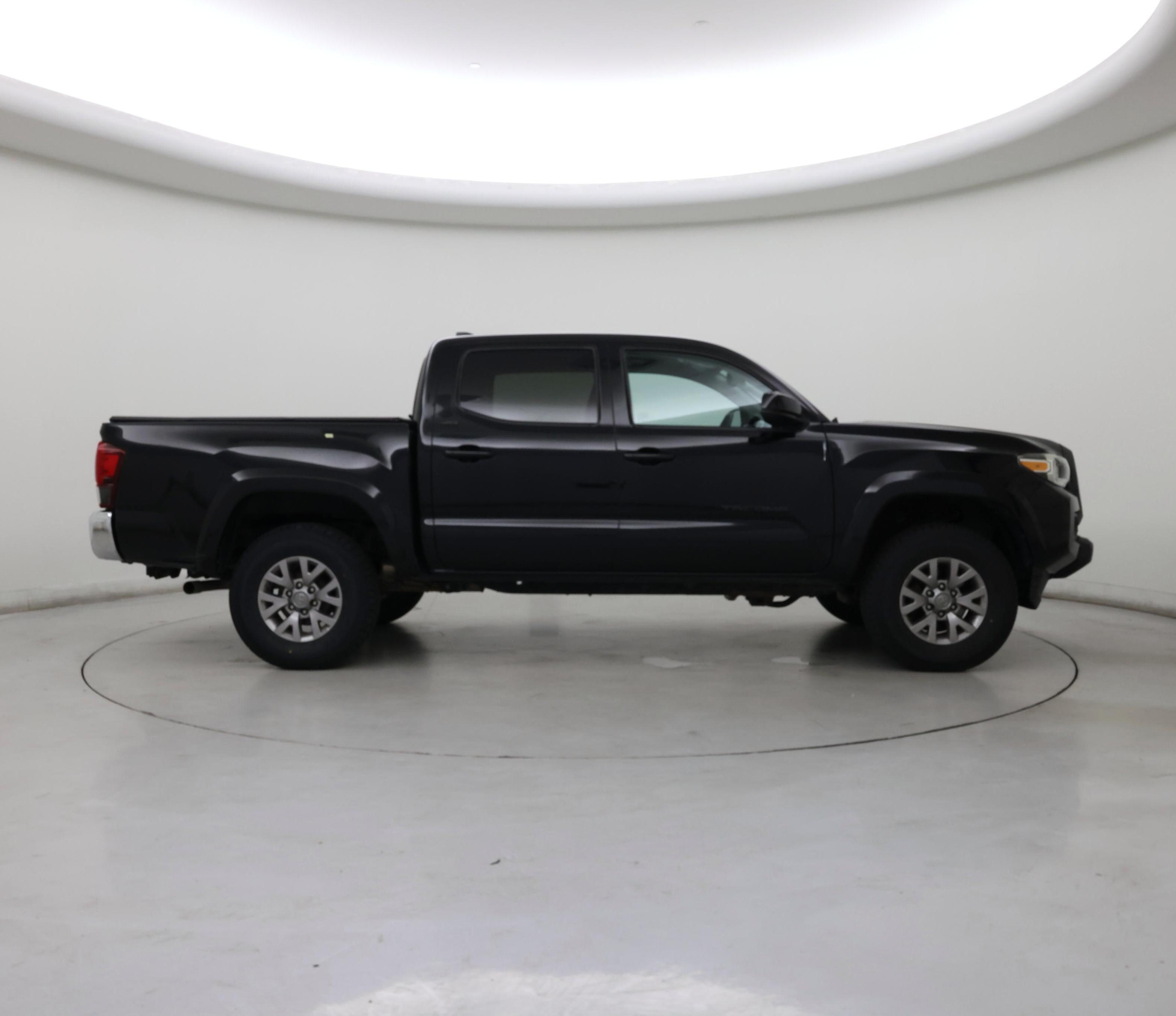 Thumbnail: 2018 Toyota Tacoma - 7