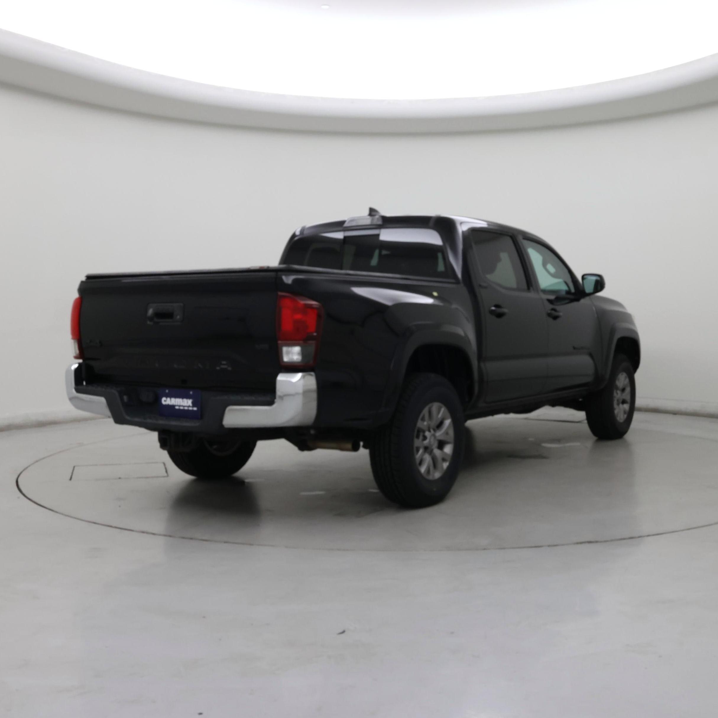Thumbnail: 2018 Toyota Tacoma - 8