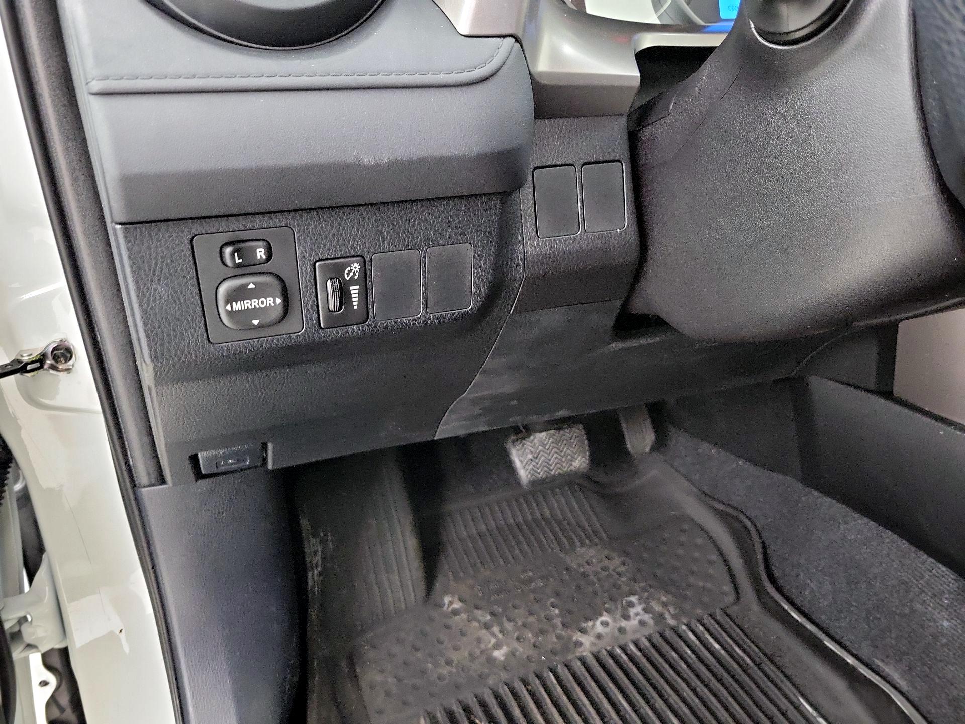 Thumbnail: 2016 Toyota RAV4 - 13