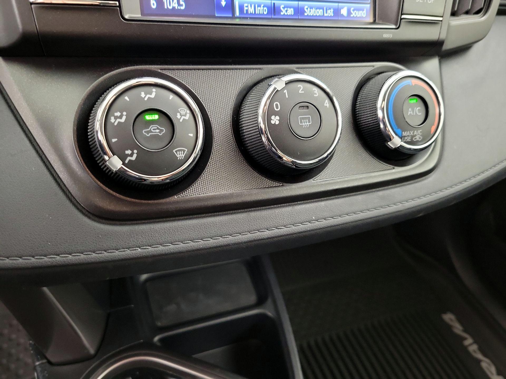 Thumbnail: 2016 Toyota RAV4 - 16