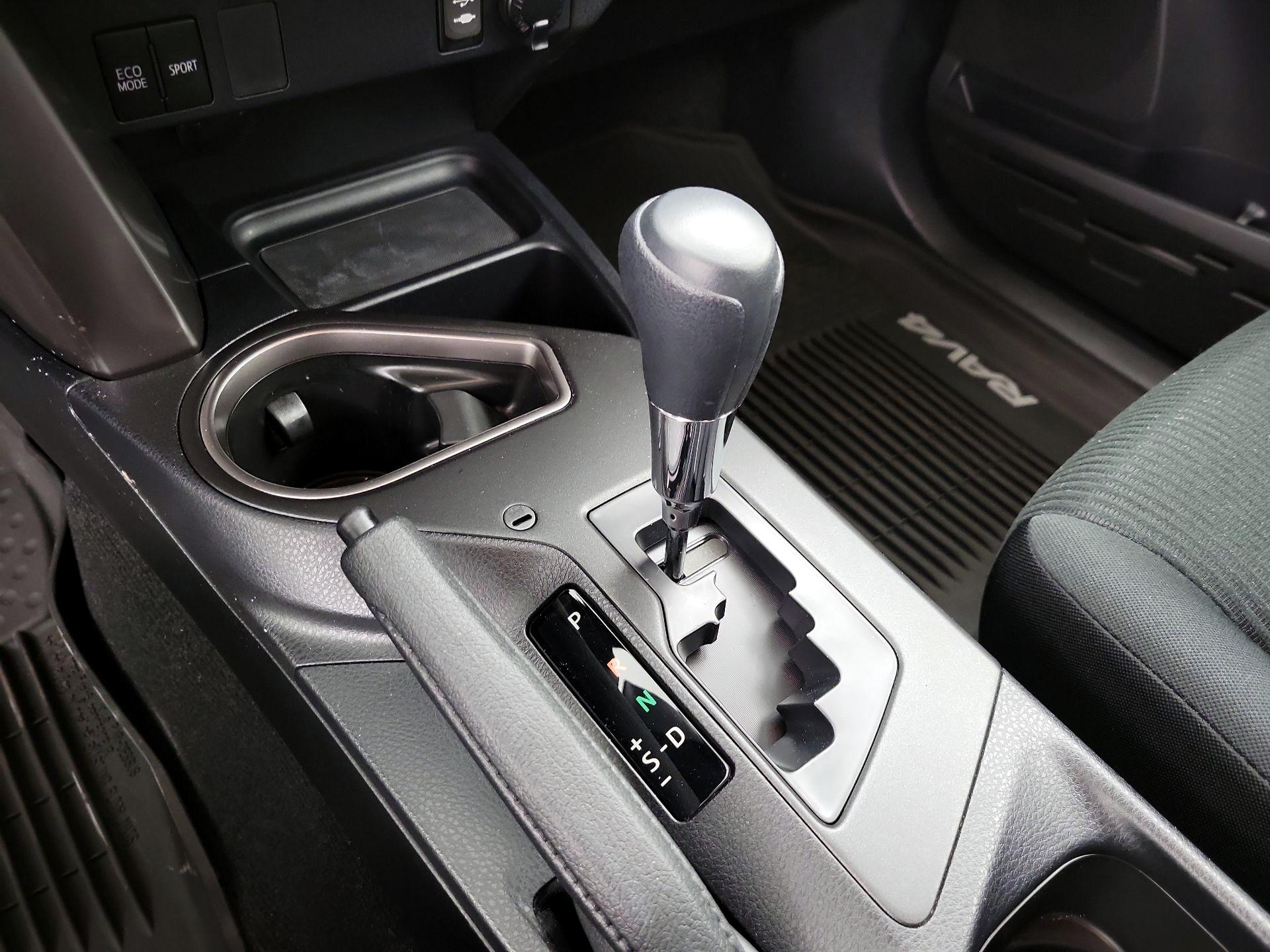 Thumbnail: 2016 Toyota RAV4 - 17