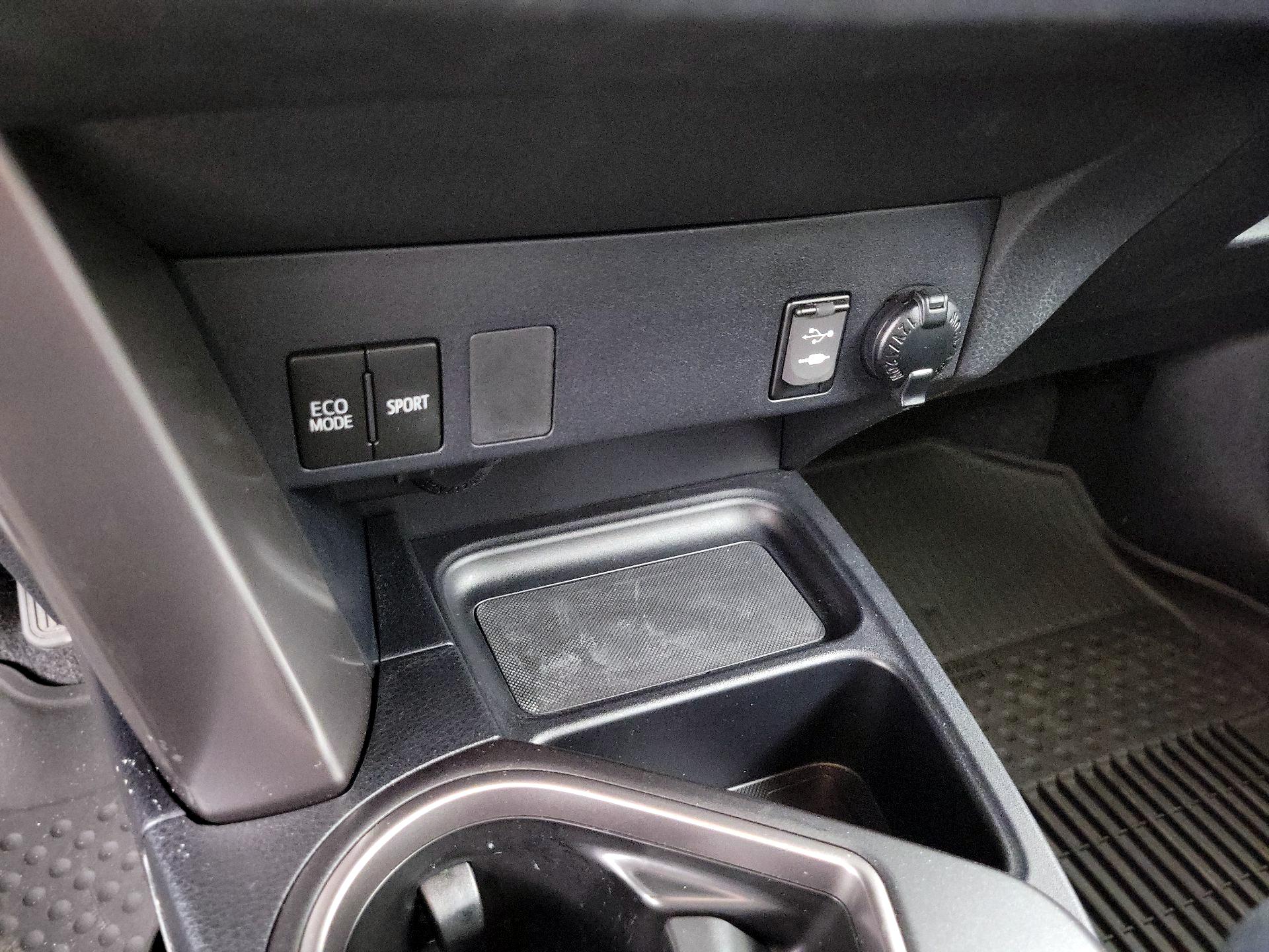 Thumbnail: 2016 Toyota RAV4 - 18