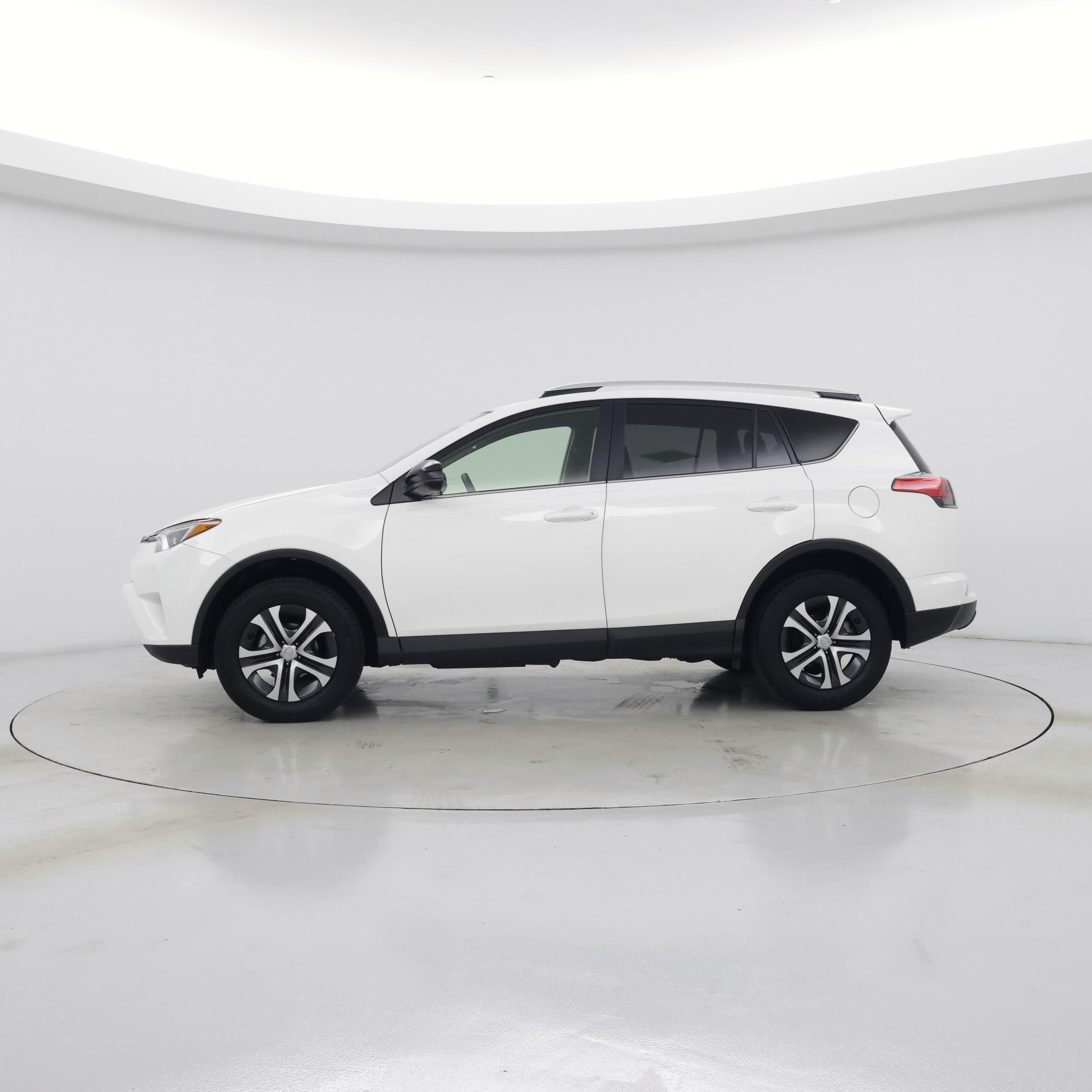 Thumbnail: 2016 Toyota RAV4 - 3