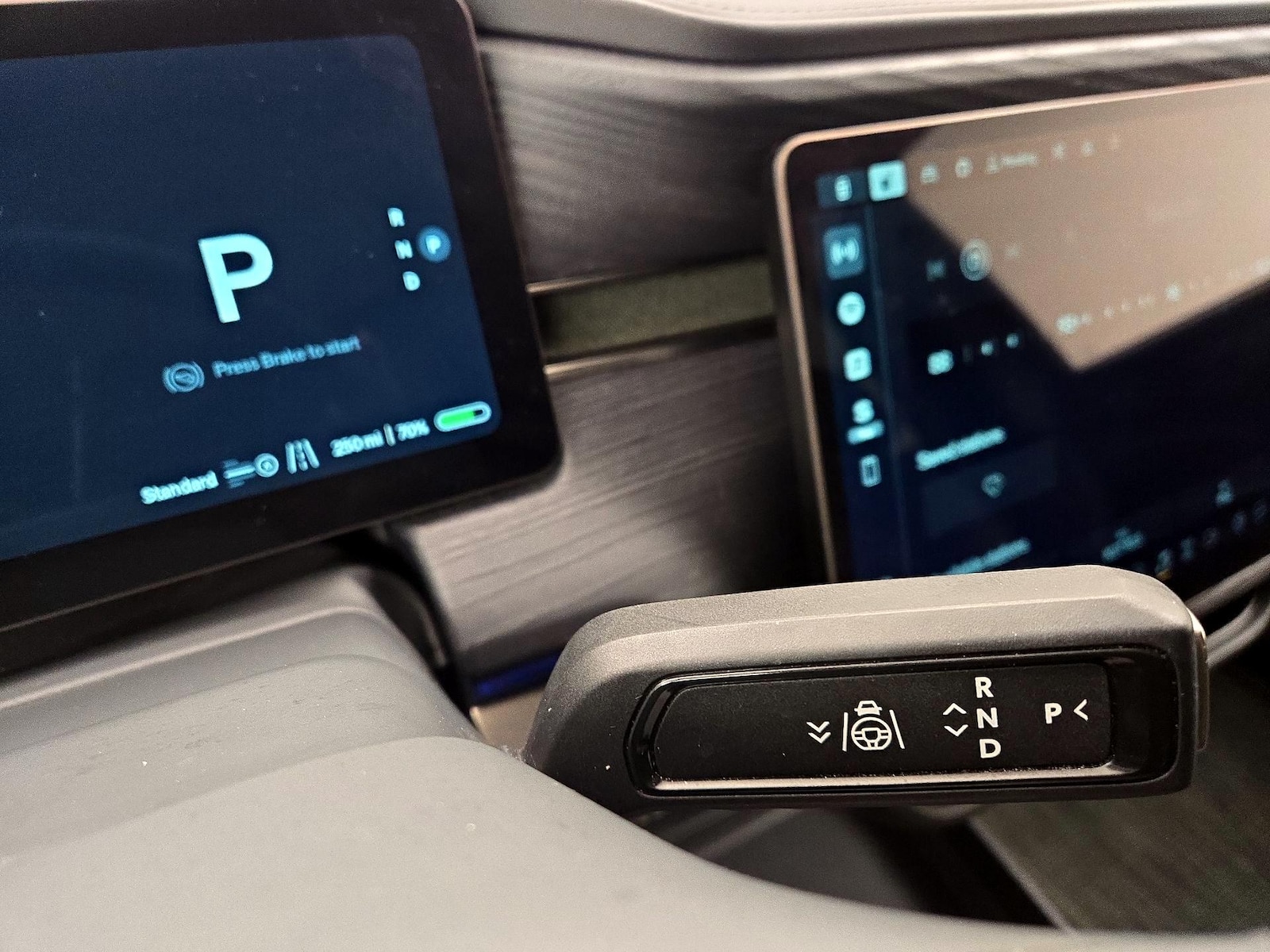 2024 Rivian R1T Adventure - Photo 18