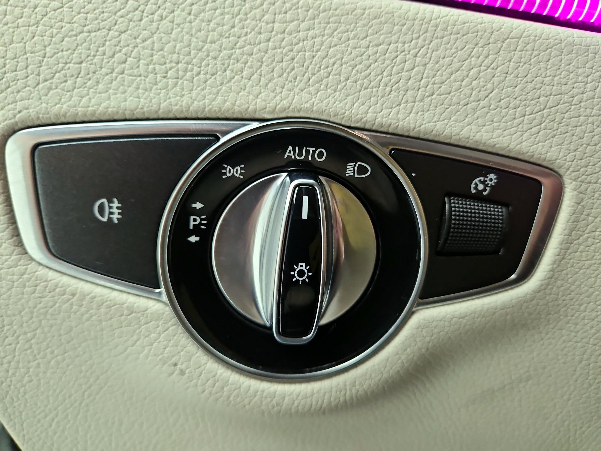 Thumbnail: 2020 Mercedes-Benz E-Class - 13