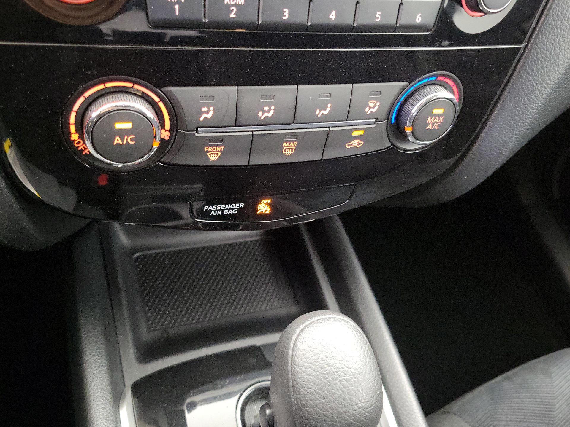 Thumbnail: 2015 Nissan Rogue - 16