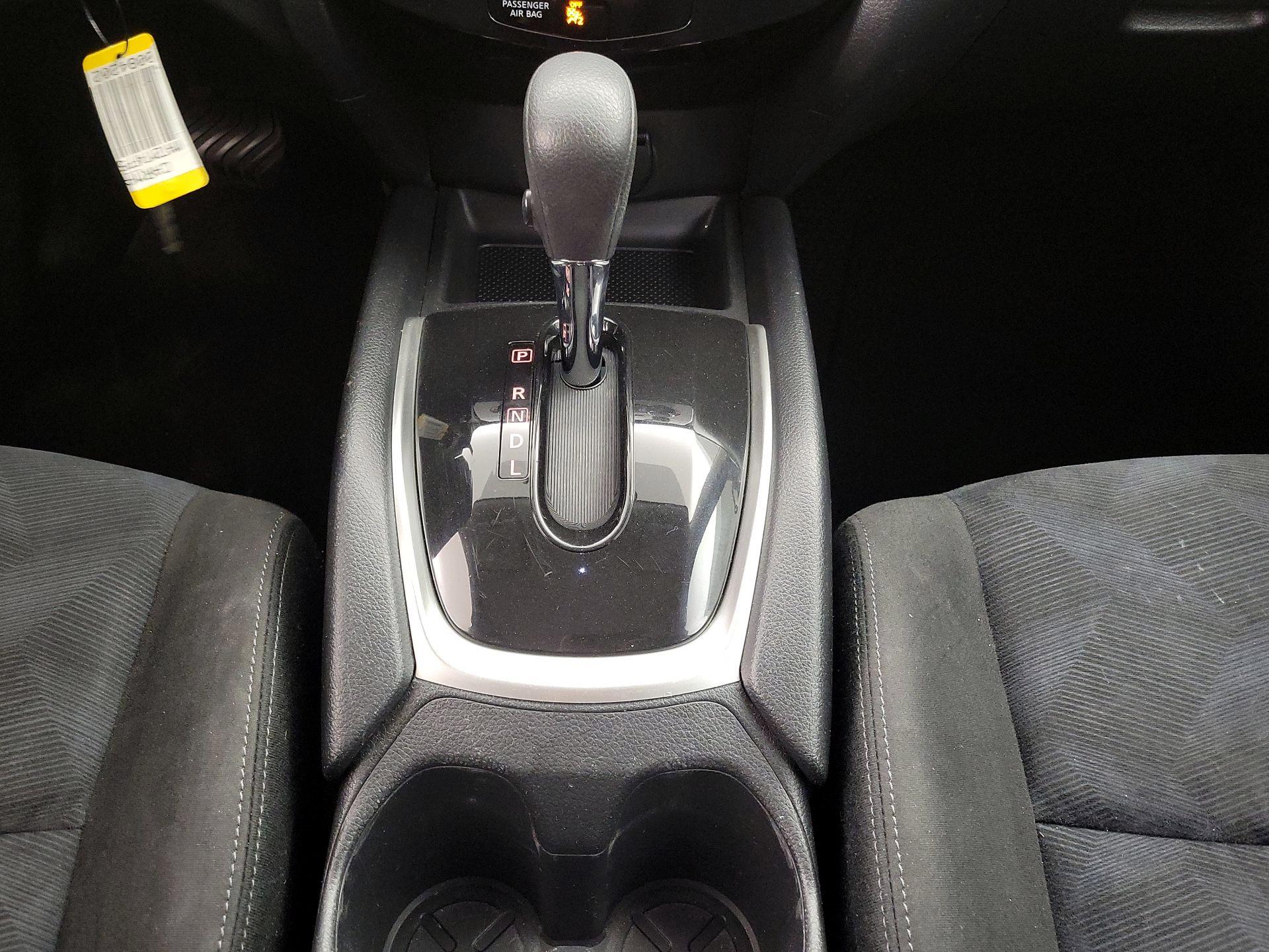Thumbnail: 2015 Nissan Rogue - 17