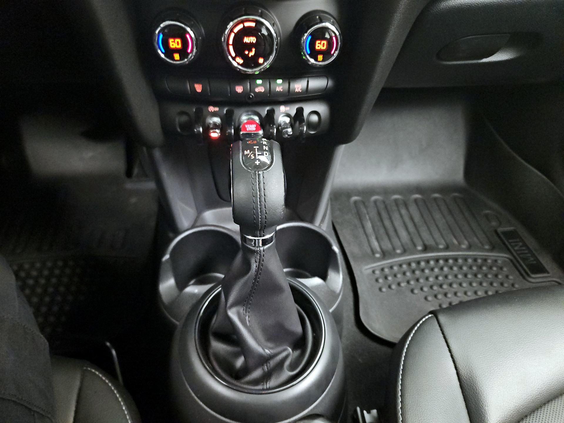 Thumbnail: 2018 MINI Cooper Hardtop - 16