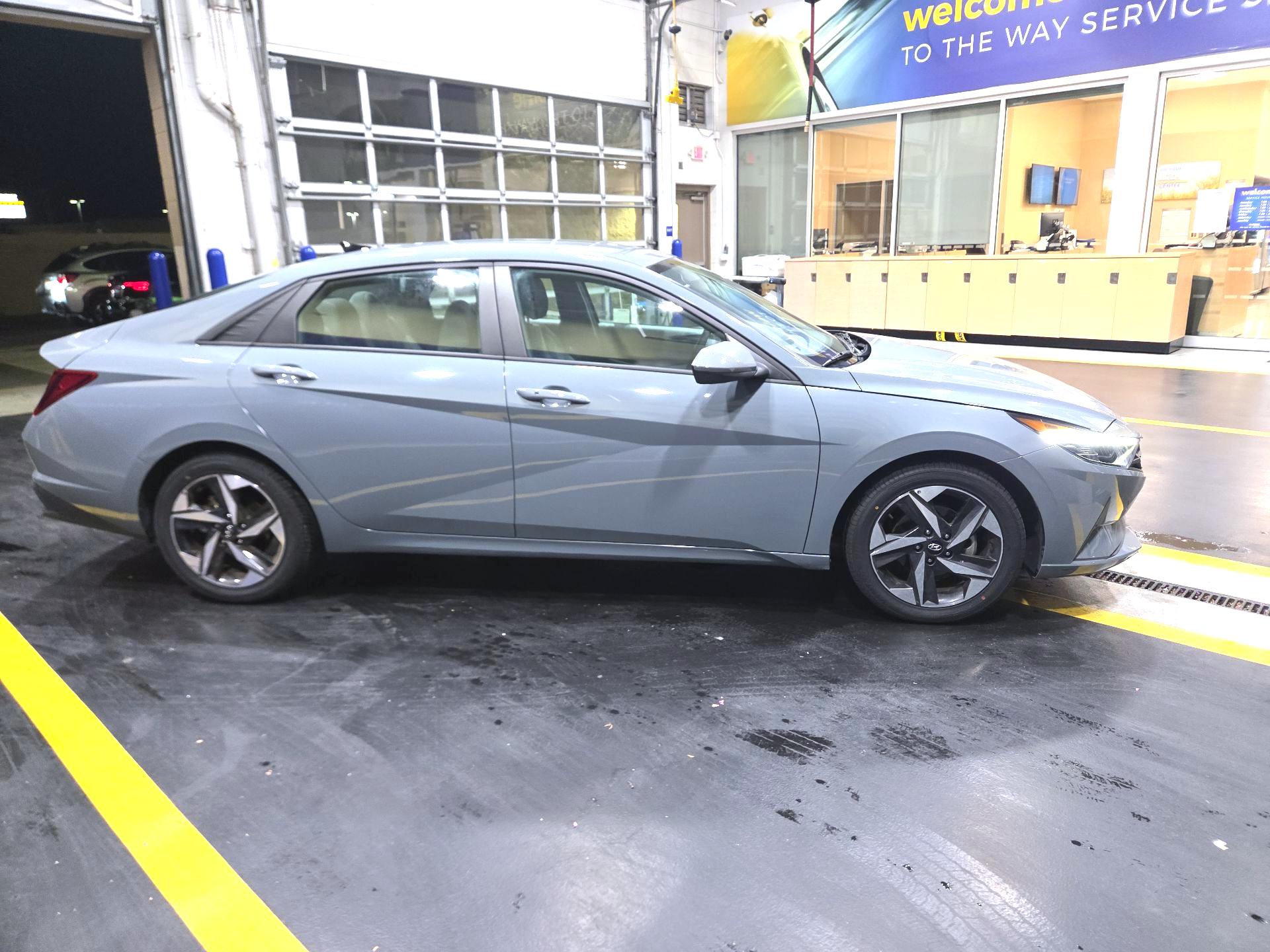 Thumbnail: 2023 Hyundai Elantra - 4