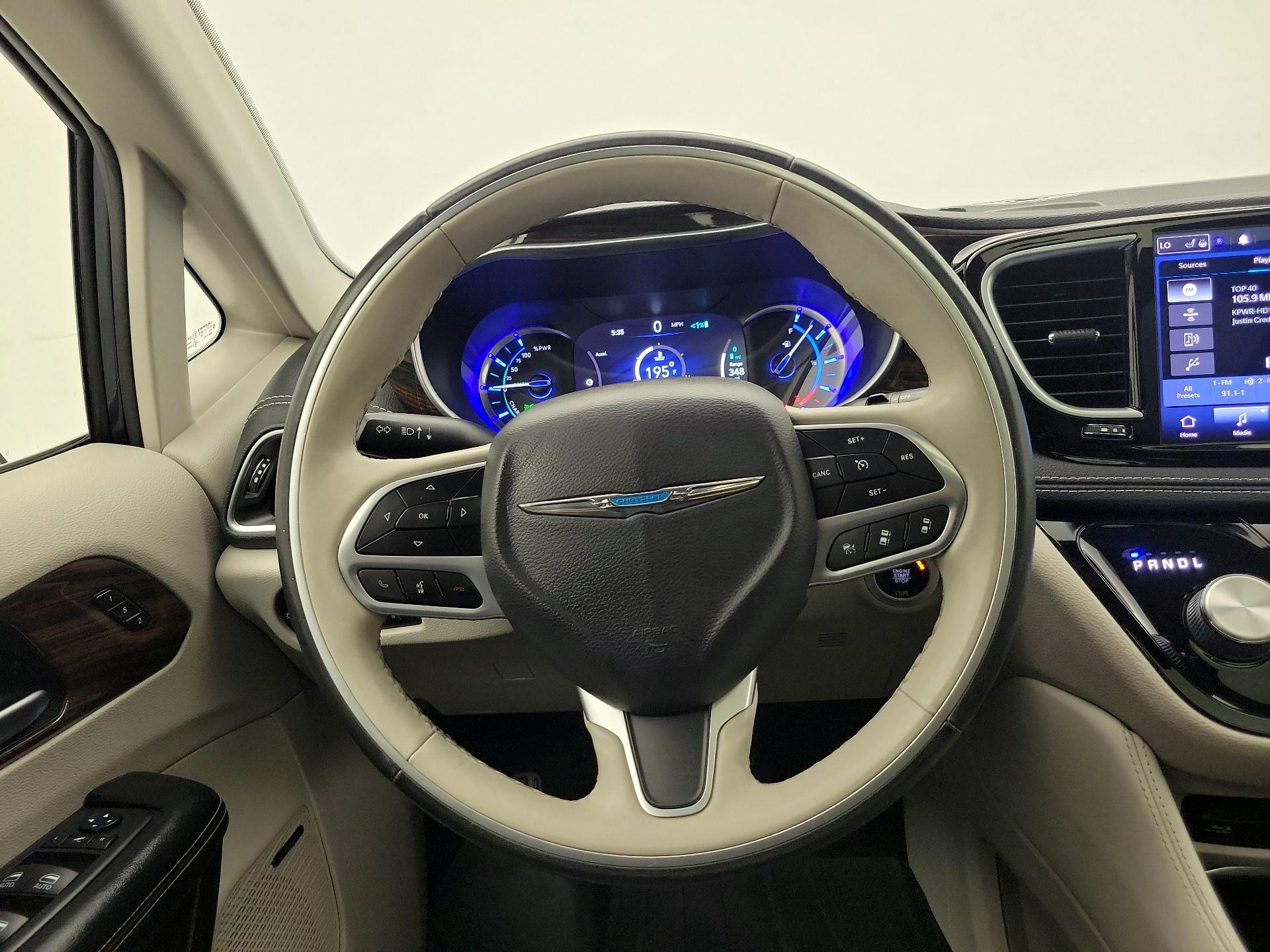 Thumbnail: 2021 Chrysler Pacifica - 10