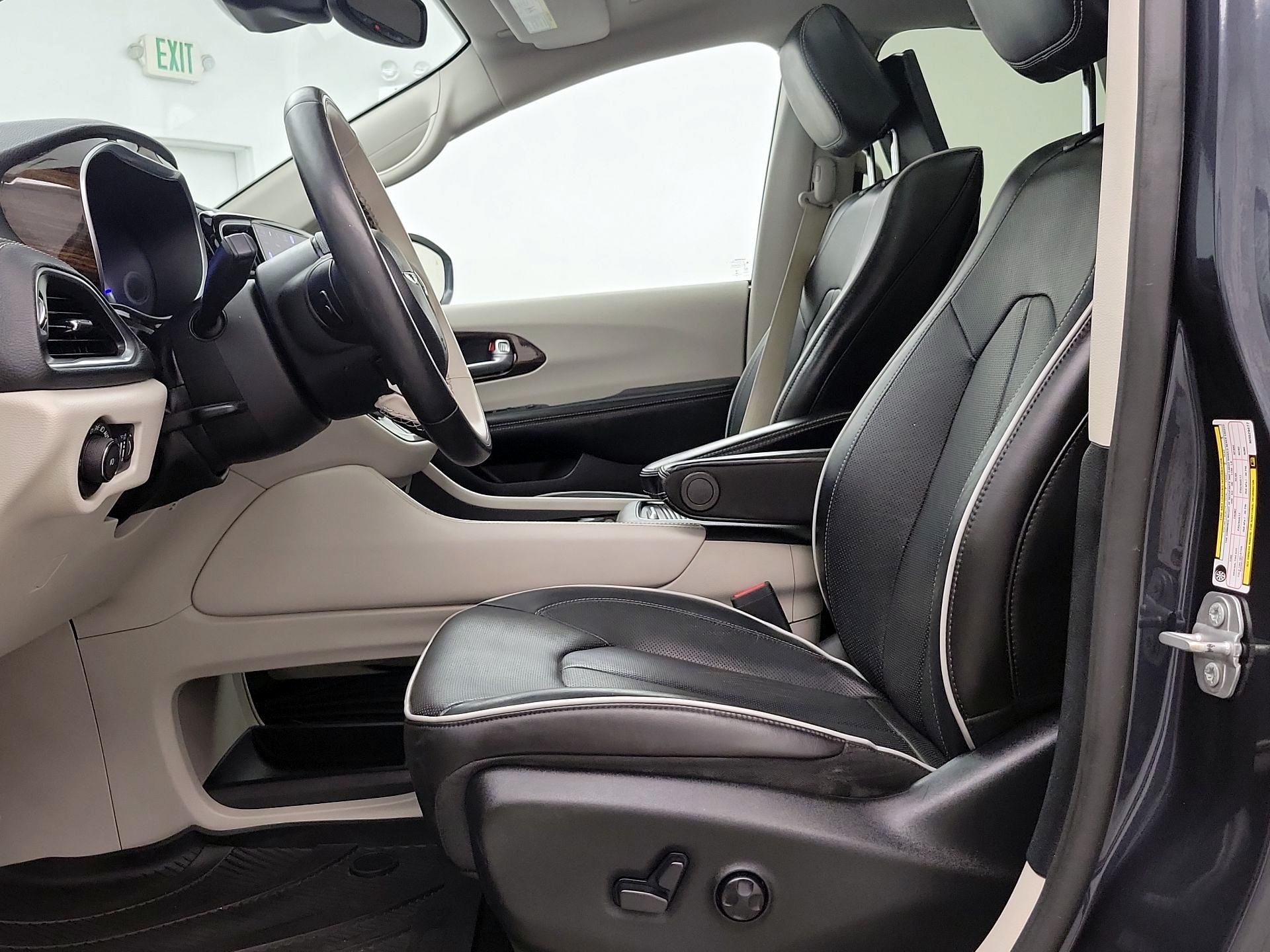 Thumbnail: 2021 Chrysler Pacifica - 11