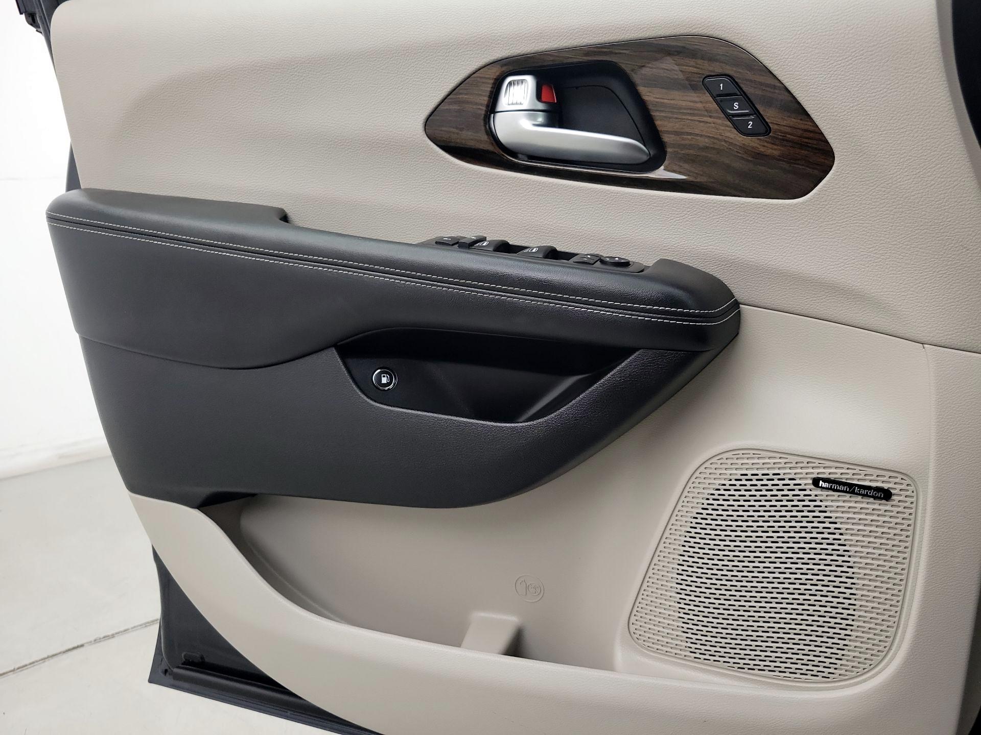 Thumbnail: 2021 Chrysler Pacifica - 12
