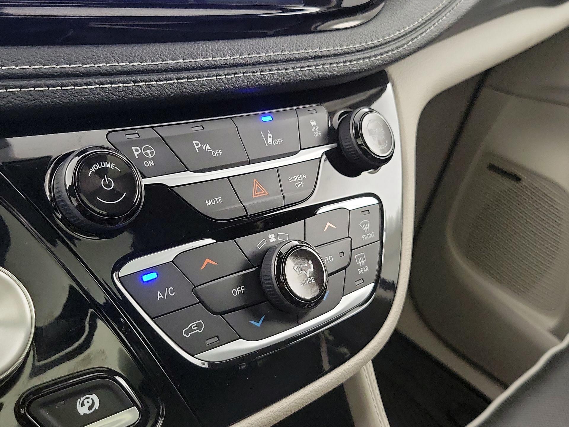 Thumbnail: 2021 Chrysler Pacifica - 16