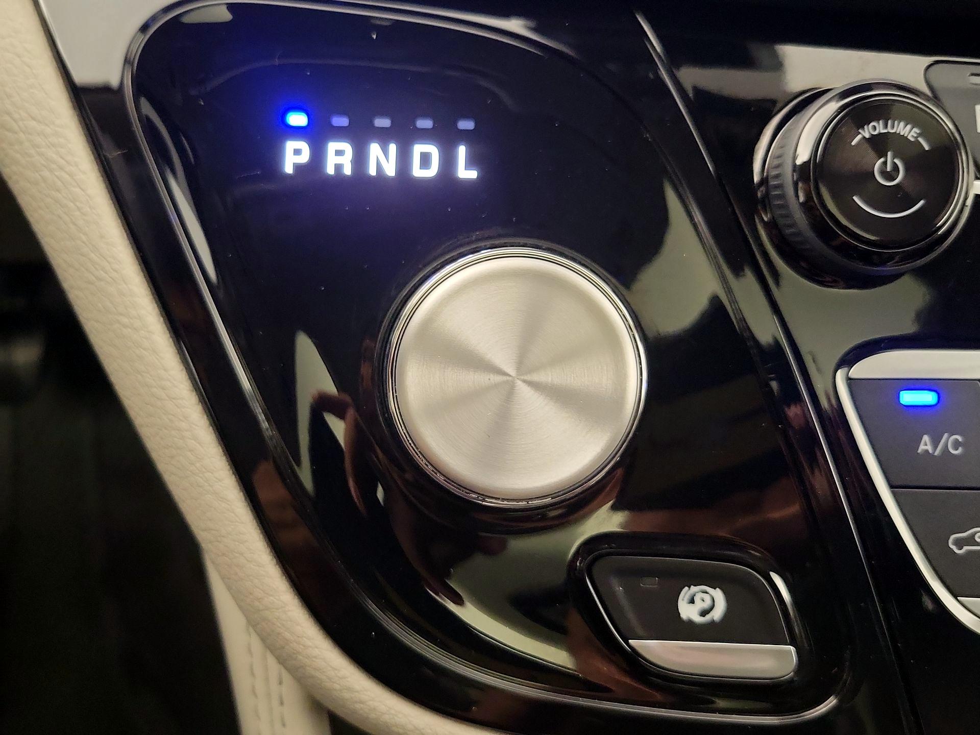 Thumbnail: 2021 Chrysler Pacifica - 17