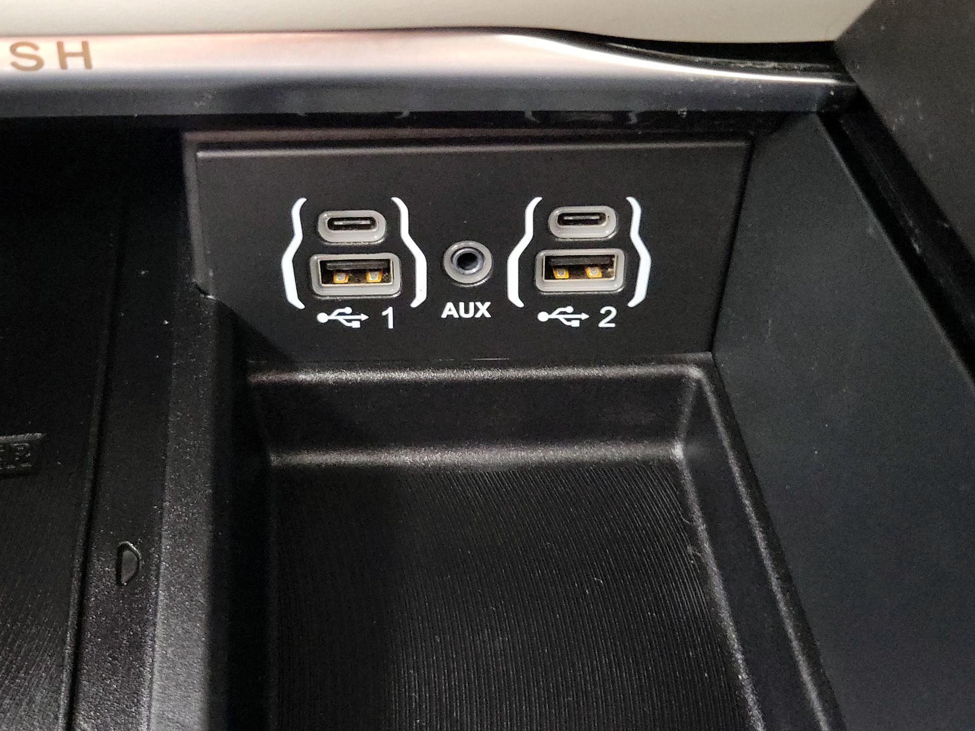 Thumbnail: 2021 Chrysler Pacifica - 18