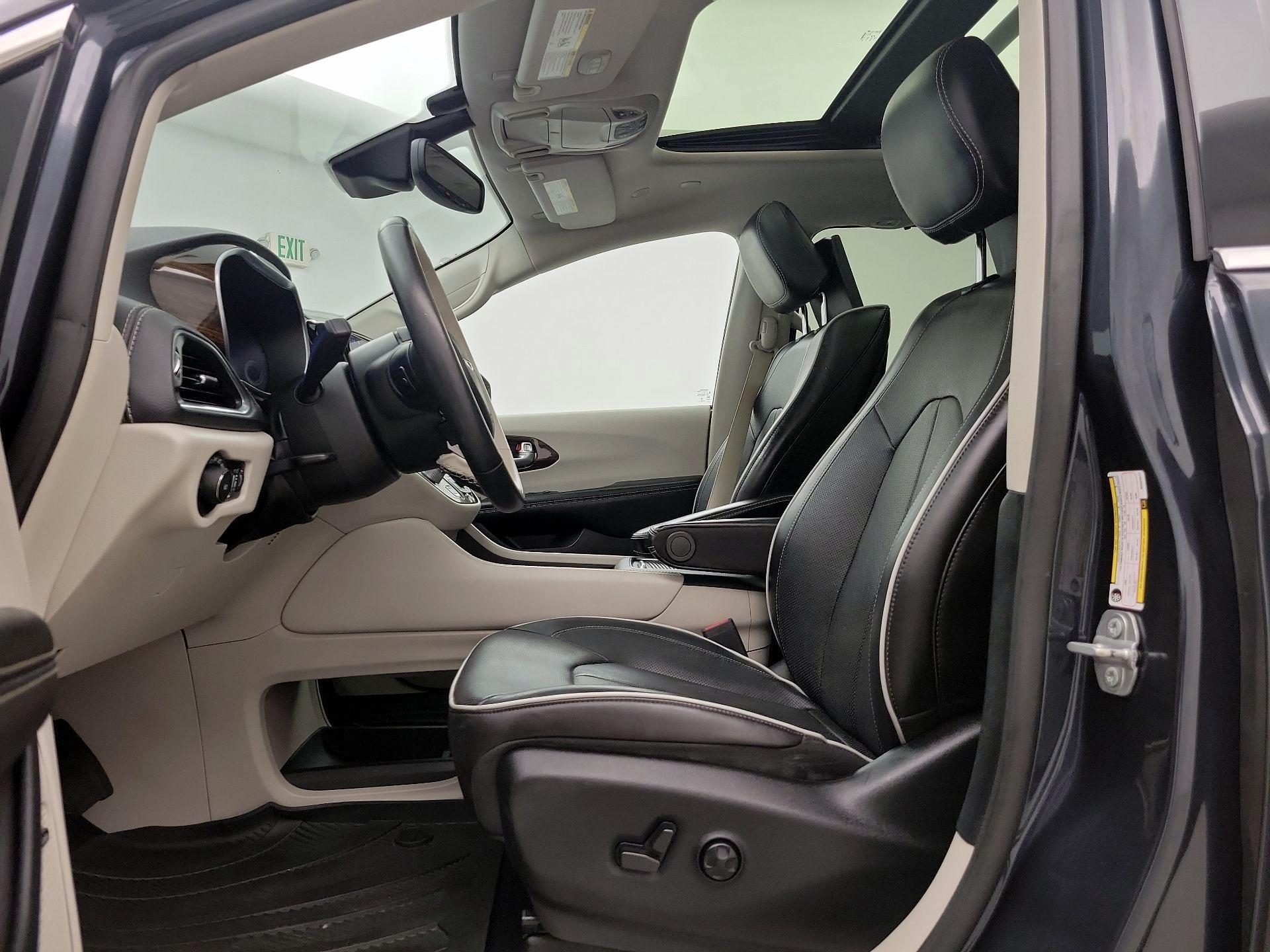 Thumbnail: 2021 Chrysler Pacifica - 19