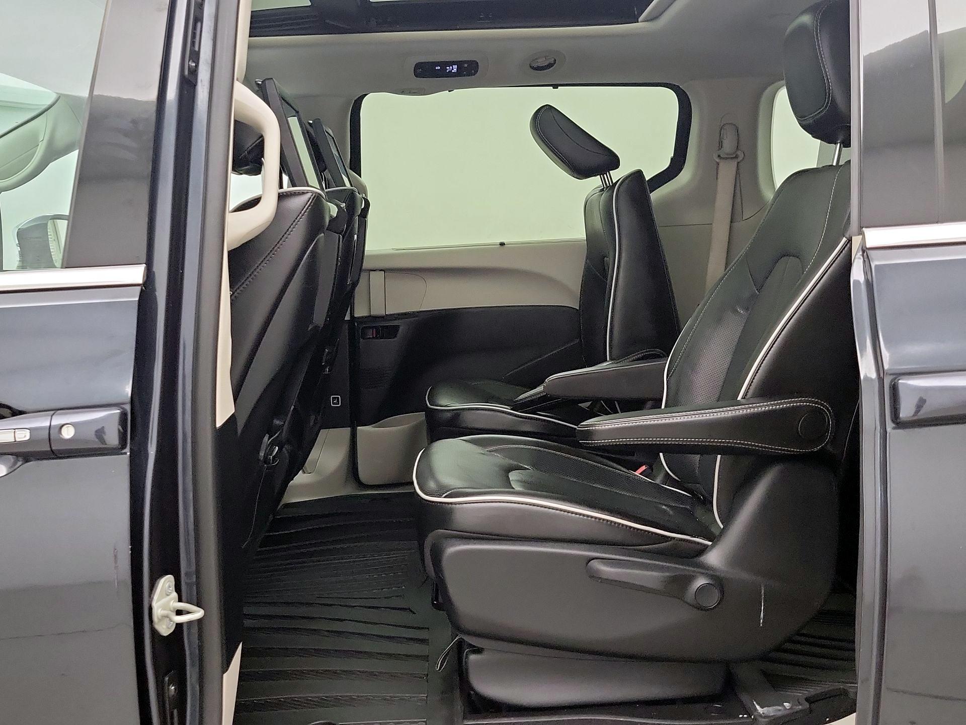 Thumbnail: 2021 Chrysler Pacifica - 20