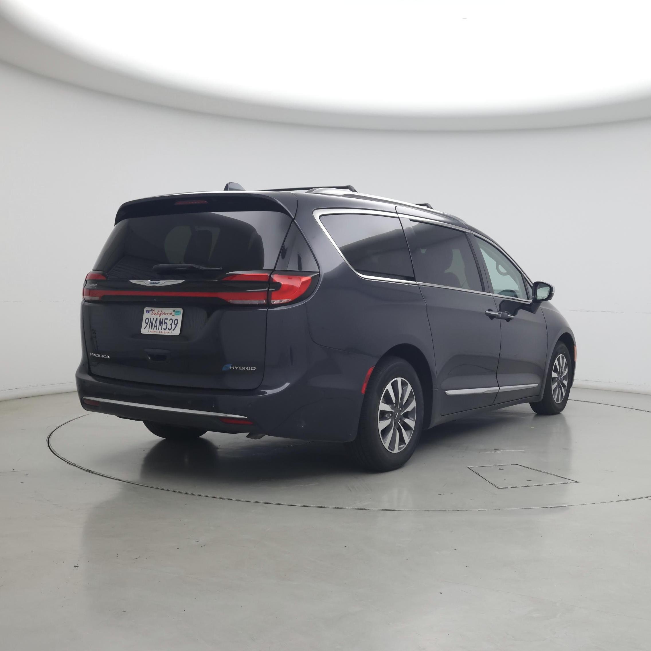 Thumbnail: 2021 Chrysler Pacifica - 8