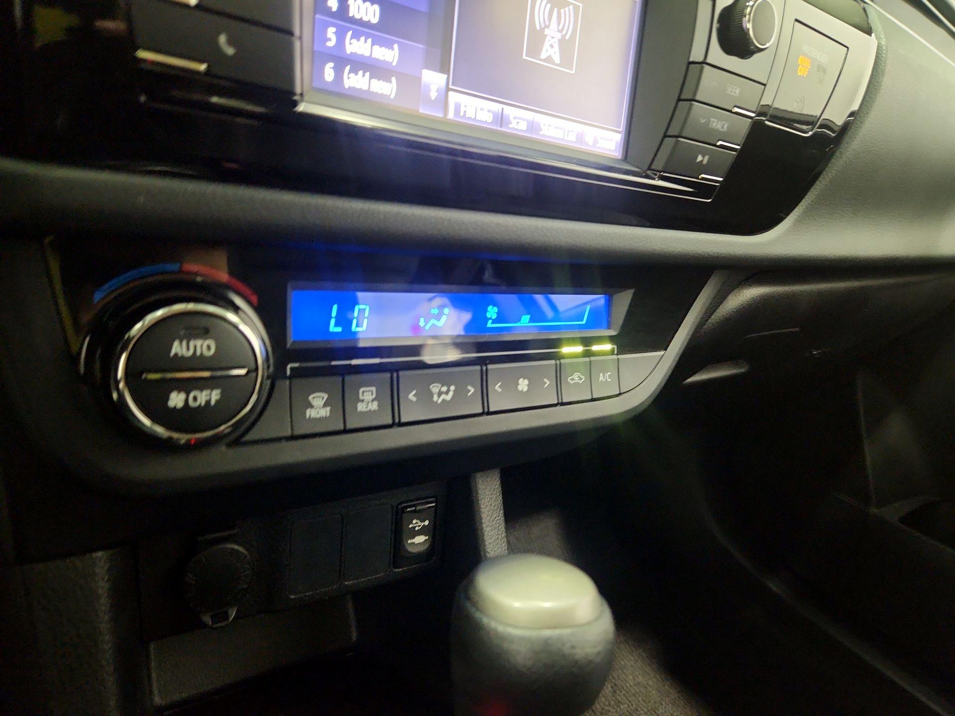 Thumbnail: 2016 Toyota Corolla - 16