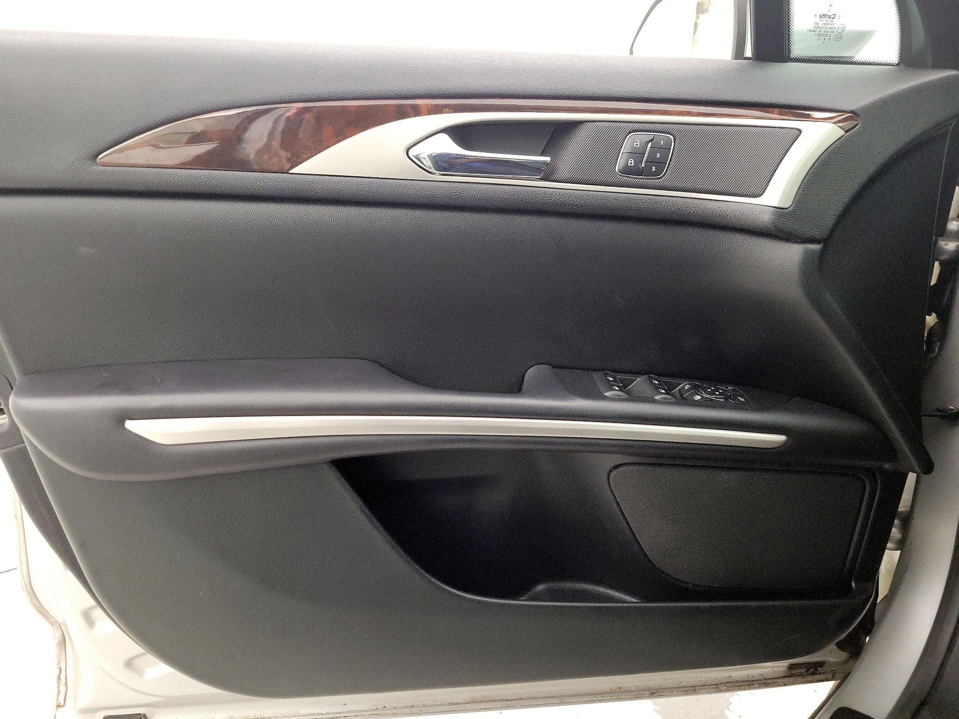 Thumbnail: 2016 Lincoln MKZ - 12