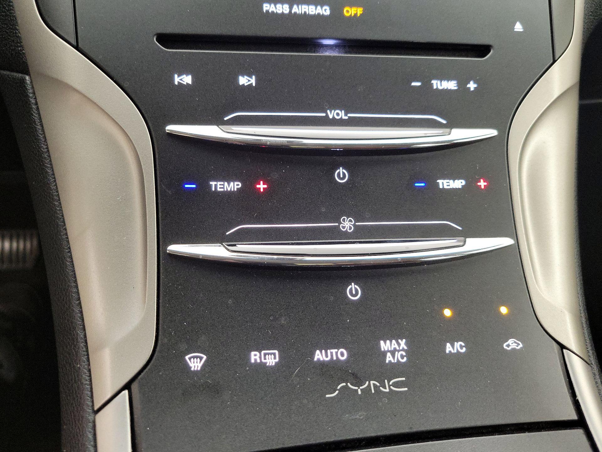 Thumbnail: 2016 Lincoln MKZ - 16