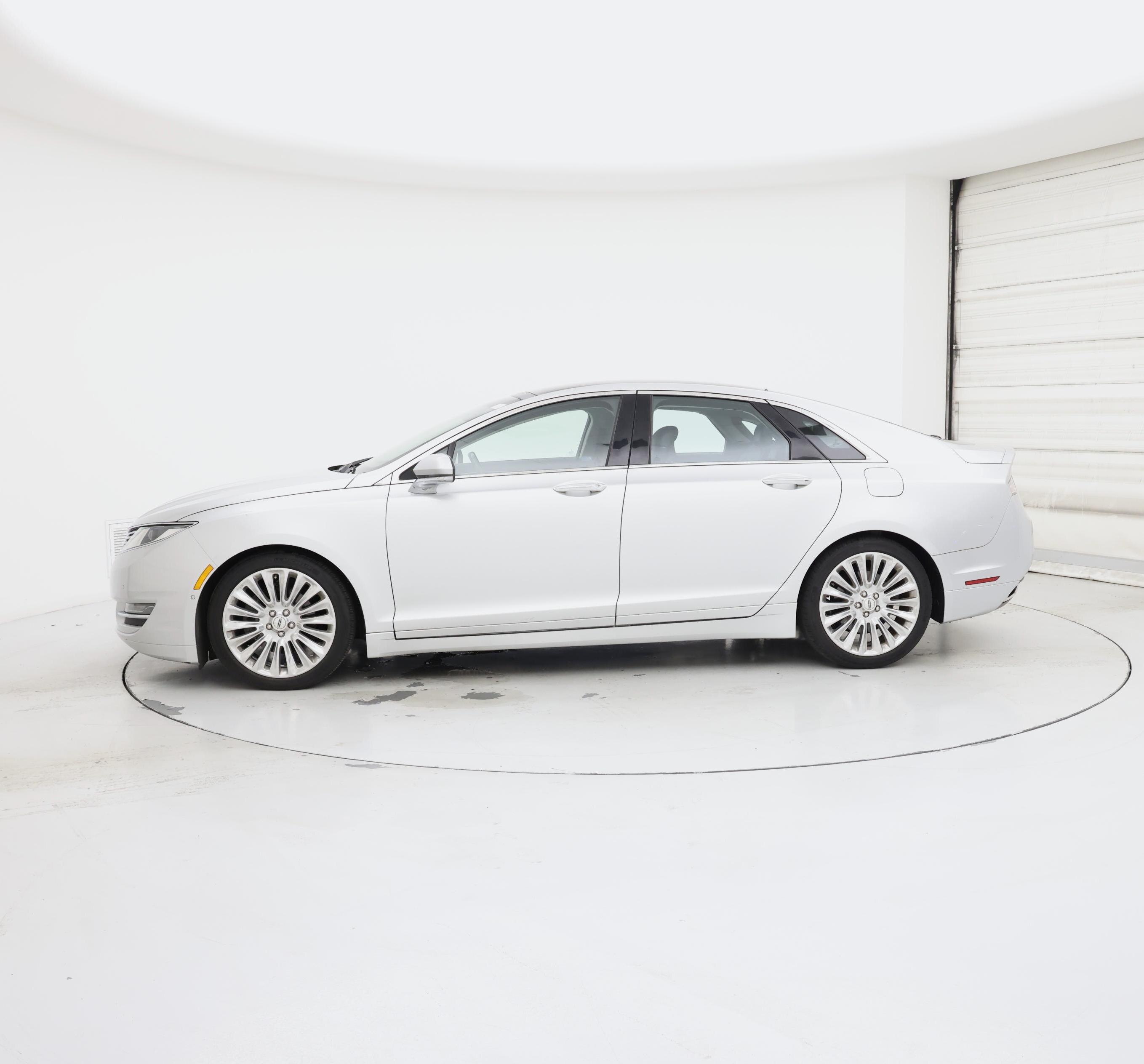 Thumbnail: 2016 Lincoln MKZ - 3