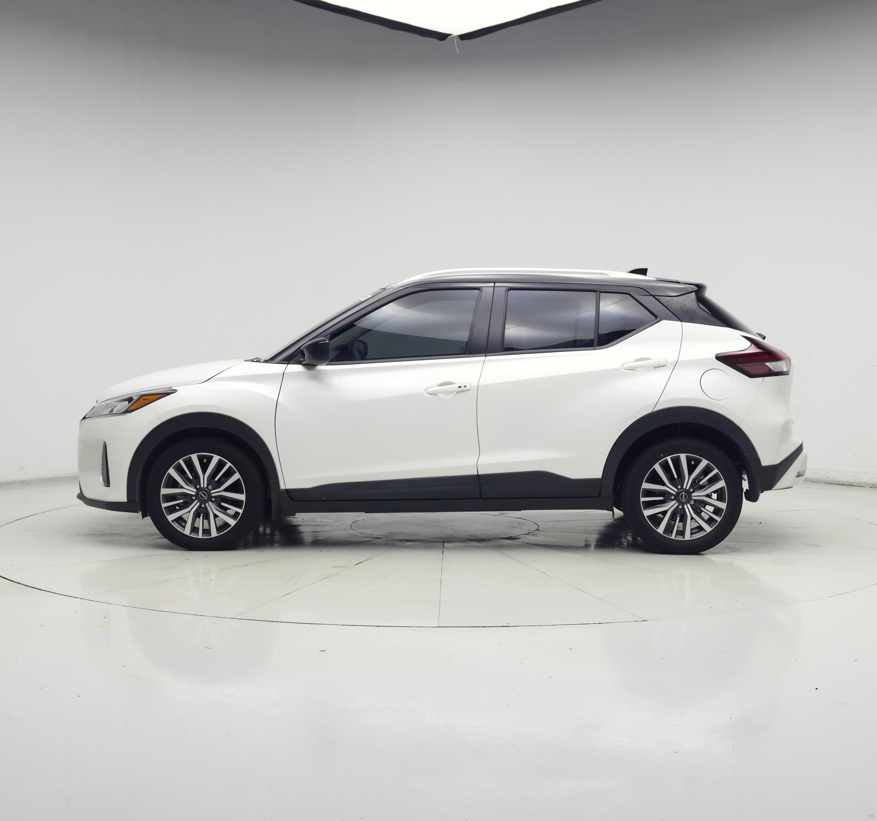 Thumbnail: 2023 Nissan Kicks - 3