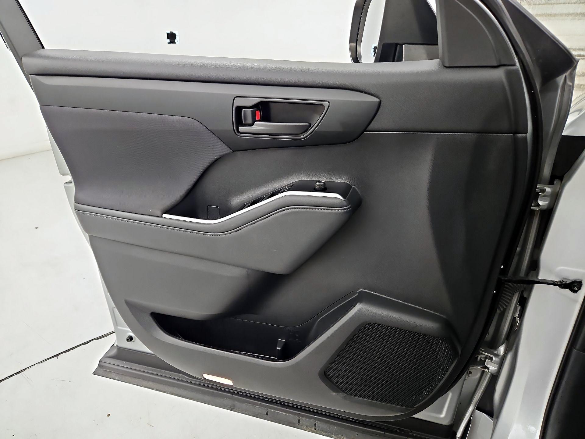 Thumbnail: 2021 Toyota Highlander - 12